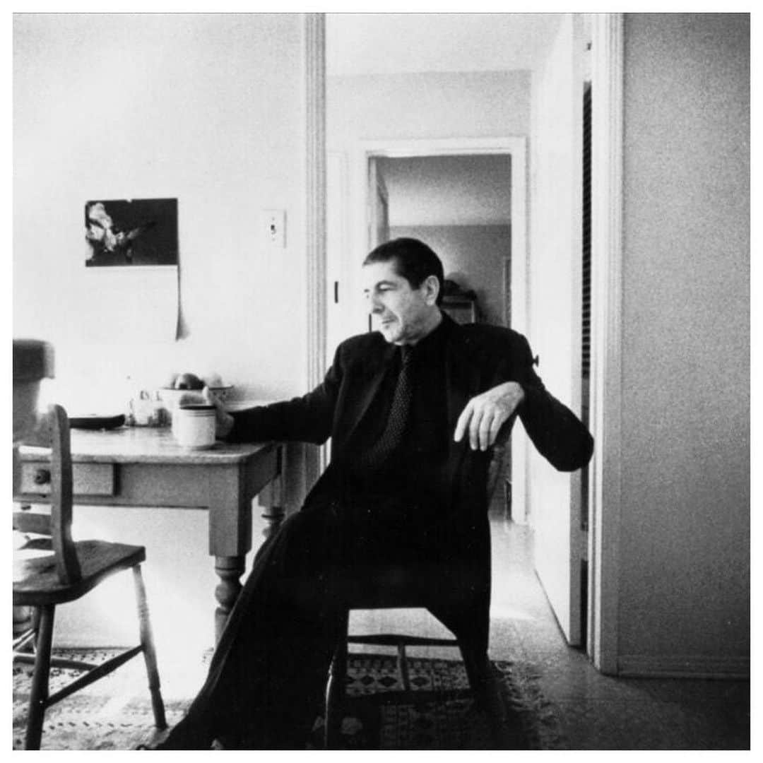 ナタリア・コルドバ・バックリーのインスタグラム：「From one of my favorites on the day after my birthday...I am most blessed because of the people that surround my life. Give thanks.  • Leonard Cohen // "May you be surrounded by friends and family, and if this is not your lot, may the blessings find you in your solitude."  #Repost @__nitch」
