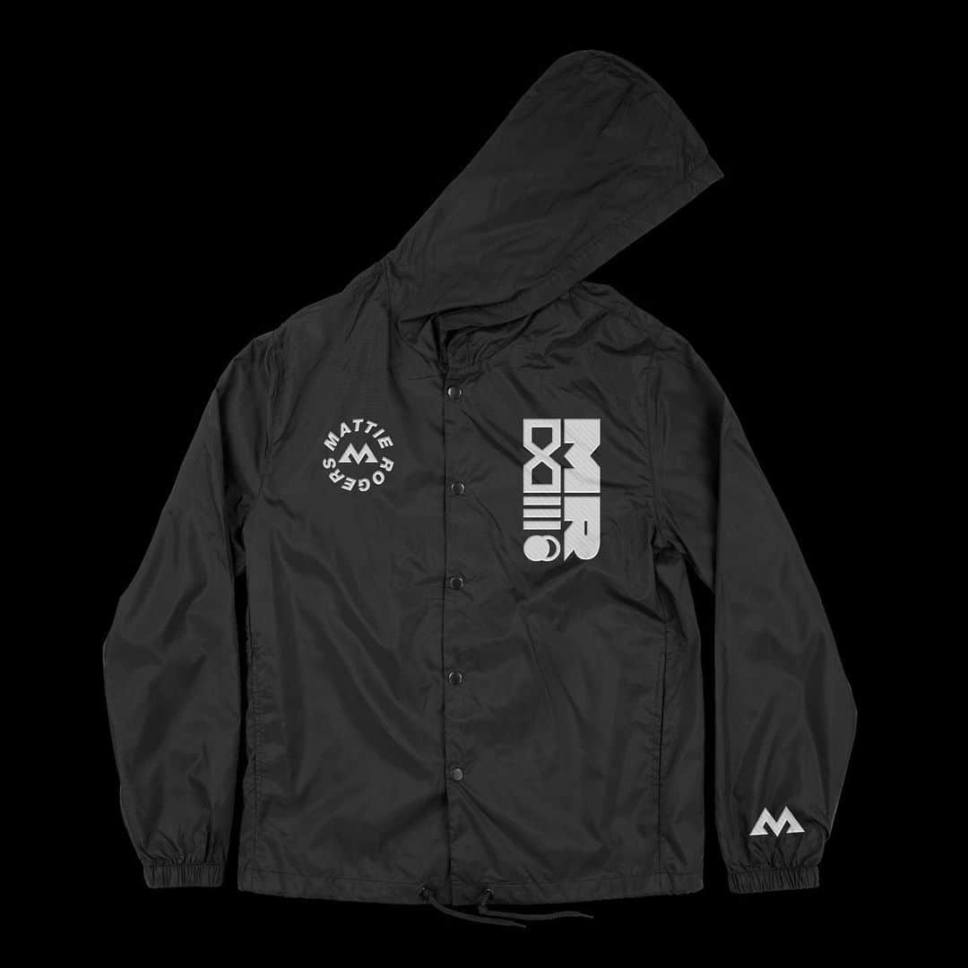 マッティ・ロジャーズのインスタグラム：「BLACK FRIDAY SALE STARTS TONIGHT AT MIDNIGHT EST!  -All old stock left in the store dropped to $25 (including jackets) -New items available AND limited supply of the OG grit & patience shirts in 4 colors  -Two pre-order items available, my absolute FAVORITE embroidered coaches jacket & a sick new long sleeve  -Gift cards now available!  Pre-order will be open until the end of Monday, so don’t wait! Decided to do it this way so they won’t sell out before you can get them 🙂 HAPPY THANKSGIVING HAPPY HOLIDAY SHOPPING!!」