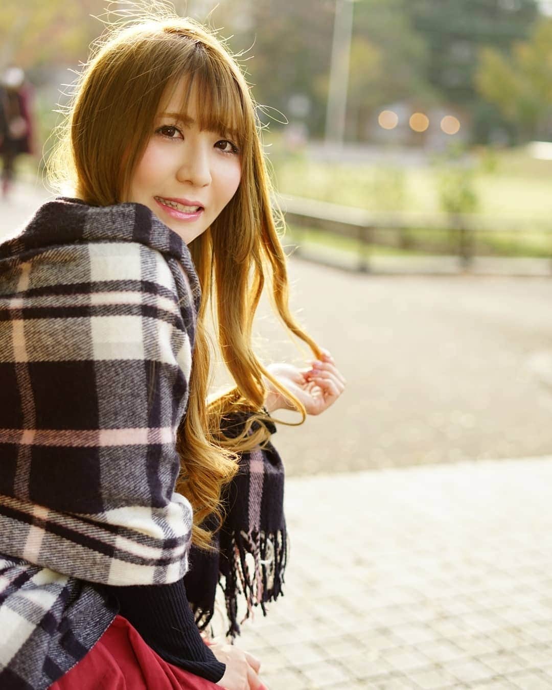 大河まりあさんのインスタグラム写真 - (大河まりあInstagram)「. ః◌꙳✧ంః◌꙳✧ 寒い冬にはマフラーよりも 「寒いね」と言いあえる あなたがいたらよかった。 ంః◌꙳✧ంః◌꙳ . 金髪にしてよかった……！！  #日比谷公園 #秋ポートレート   #followme #tfl #instagood #instalike #kawaii #photography #モデル #インスタグラビア #大河まりあ  #Lovers_Nippon_Portrait #good_portraits_world #portrait #写真好きな人と繋がりたい #ポートレート #ポトレ #ポートレート撮影 #被写体モデル」11月27日 11時46分 - maria_okawa