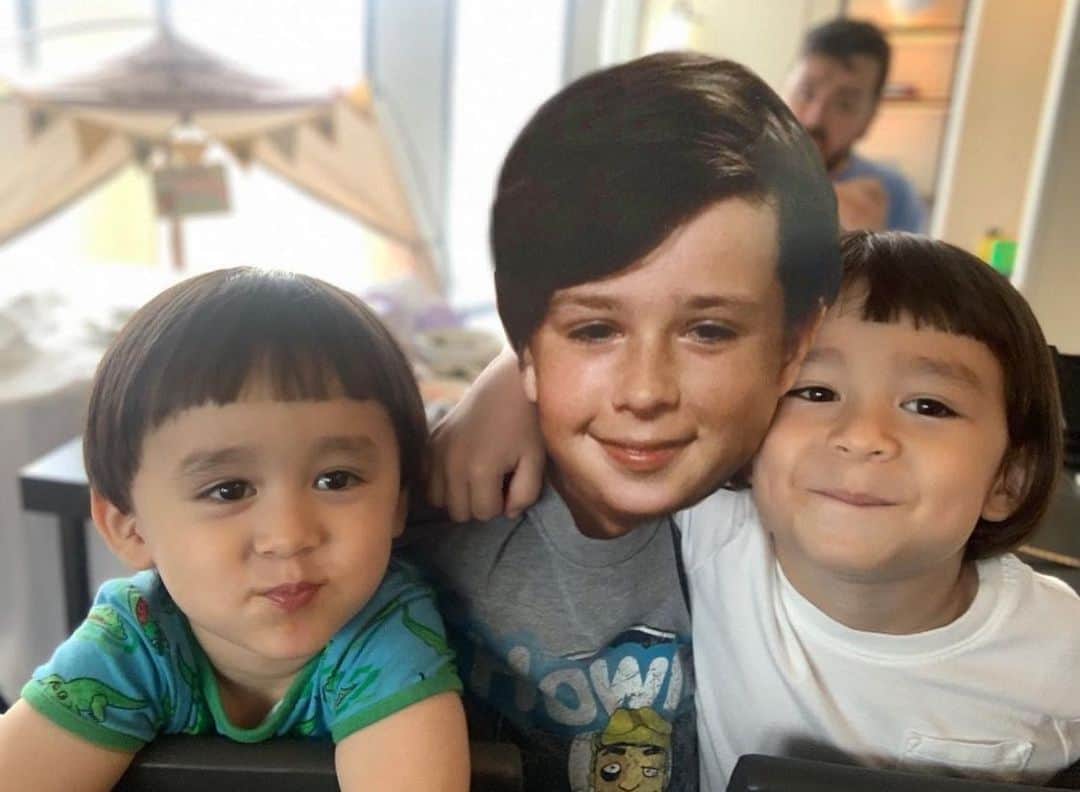 サム・ハミントンのインスタグラム：「Three brothers?  삼형제?」