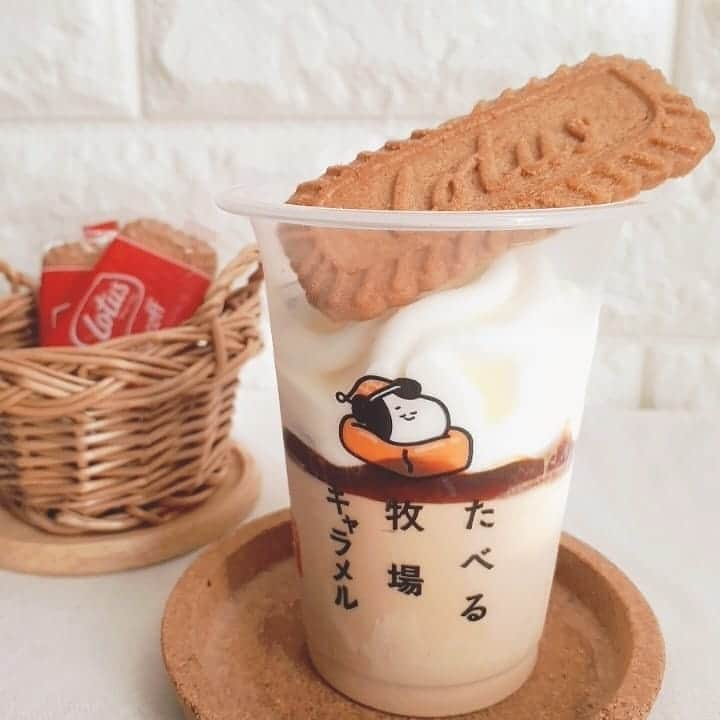 4meee!さんのインスタグラム写真 - (4meee!Instagram)「＼食べる牧場シリーズにキャラメルが登場🐄／﻿ ﻿ ファミマで買える、大人気の﻿ 食べる牧場シリーズにキャラメル味が登場です🥄﻿ ﻿ ビターなキャラメルと、濃厚ミルクがとってもよく合う♡﻿ ビスケットなどを添えるのも◎﻿ キャラメルクリームなどを追加するのもおすすめです🍨﻿ ﻿ みんなのアレンジも、タグ付やコメントで教えて下さいね🥰﻿ ﻿ ﻿ ﻿ photoby﻿ @n.i.c.o.252525 ﻿﻿ 流行りのアイテでムやスポットには　@4meee_com をタグ付けして投稿してください🎀﻿﻿ .﻿ #4MEEE#フォーミー#アラサー女子#女子力向上委員会﻿﻿﻿ #アイス #アイスクリーム #ファミマ #ファミリーマート #familymart #コンビニアイス #コンビニ #おうち時間 #おうちカフェ #おうちスイーツ #🍦 #たべる牧場キャラメル #夜のデザート #スイーツタイム#ご褒美スイーツ#たべる牧場アレンジ#たべる牧場シリーズ」11月27日 11時50分 - 4meee_com