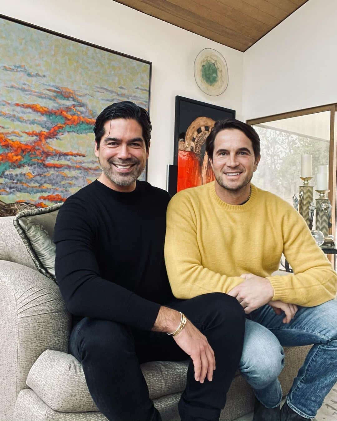 のインスタグラム：「Wishing everyone and wonderful and safe Thanksgiving. I am so blessed and thanksful to have my ❤️ @drjakedeutsch in my life. He is a wonderful human being and gives back so  much. I love u baby! Be Safe everyone xxx 😷 #family #thanksgiving #love #grateful」