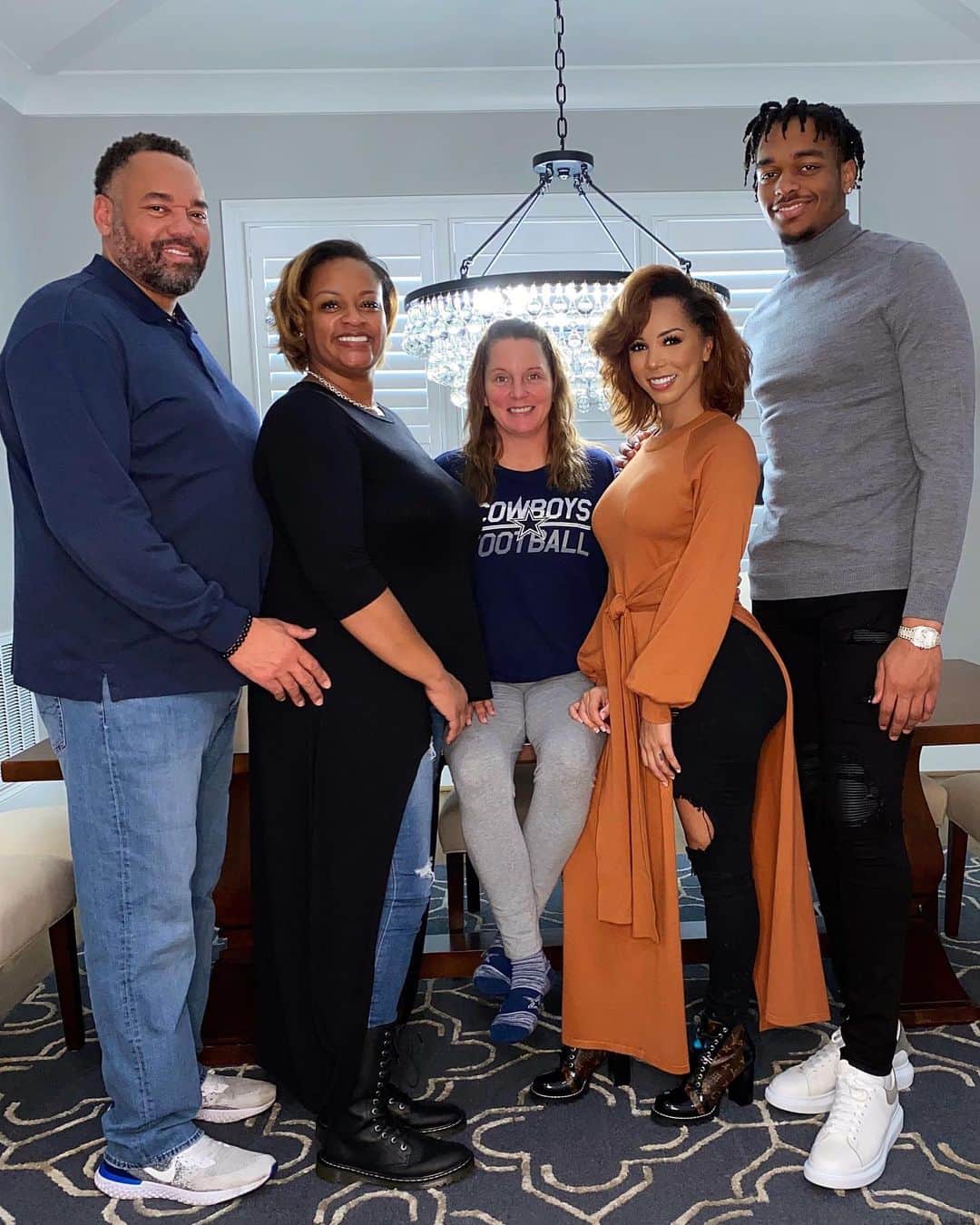 Brittany Rennerのインスタグラム：「Missing a few but Happy Thanksgiving from my family to yours 🦃🍁🍽 (I love this for me 🥰)」