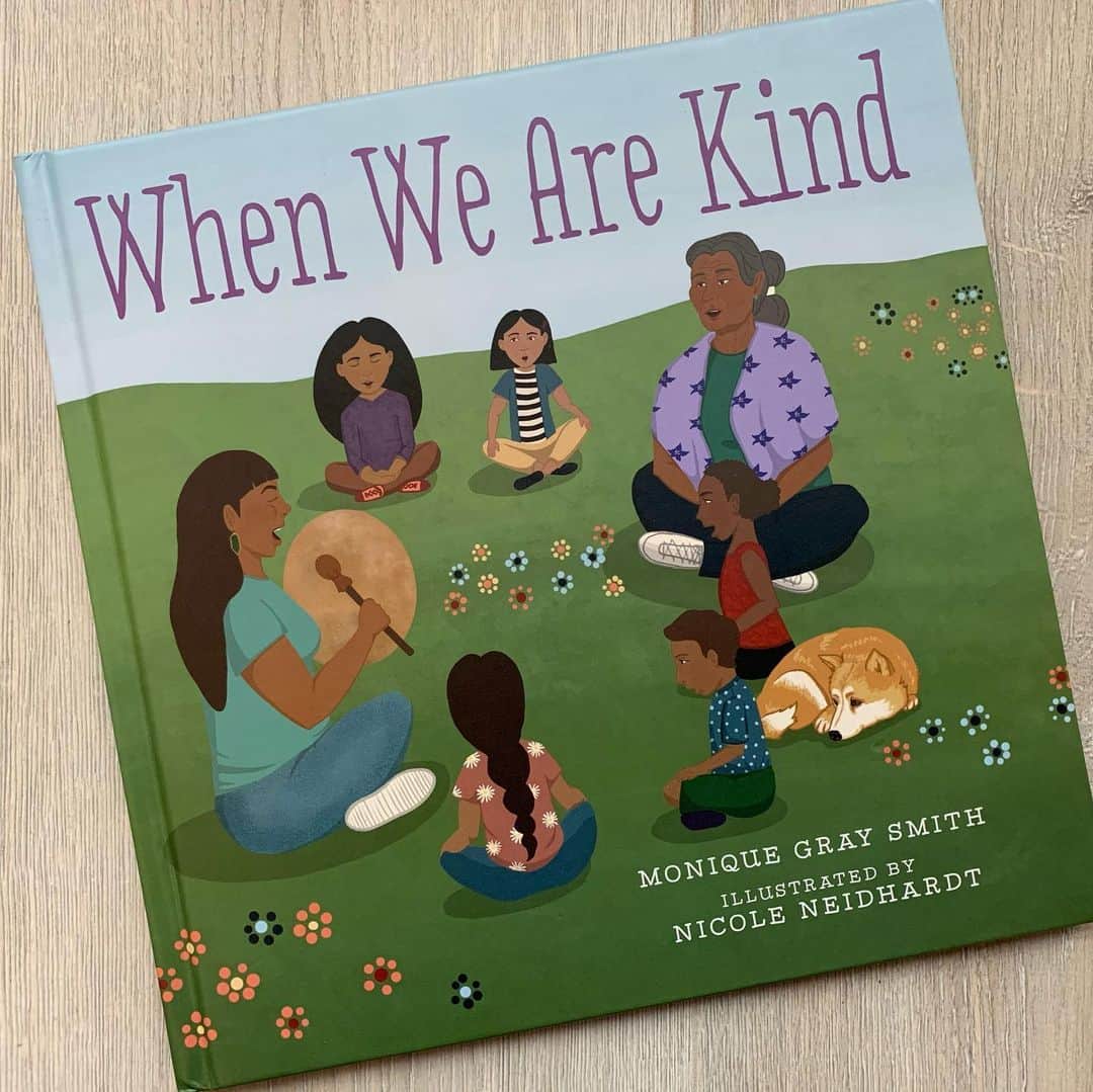 プリシラ・アーンのインスタグラム：「I adore this book “When We Are Kind” by @moniquegraysmith.  My children grow quiet and calm 90% of the time we read it.  I feel us all reflecting on how small acts of kindness make a big difference in how we make each other feel.   In the words of Dr. Bonnie Henry, this day of Thanks and Giving, “be kind, be calm, and be safe.”   I love and appreciate you all!🙏🏼」