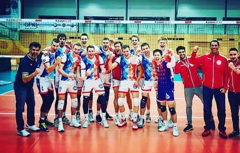 井手智のインスタグラム：「COPA DVV🏐  VS  Bisons Buhl  We won  3-1  1s 23-25 2s 25-21 3s 25-23 4s 26-24  It was amazing games,, We're going to the semifinals.  この大会は、日本でいうところの天皇杯皇后杯にあたります。平日に行われ、週末はリーグ戦が行われます🏐  試合当日に3時間移動をして到着、2時間後には試合でした  正直に、日本では考えられないスケジューリングですが、自らが選んだ道でありここは日本ではないと言うこと。  そしてプロとして言い訳など絶対にせず どんな中でも結果を追い求めて、自分の目指すものに向かって少しでも近づくこと。厳しい環境の中で日々強くなっている事を感じながら、step up,,,  Let's go Final...!!!  #dead or alive #tournament  スポンサー様 @airtime_teals  @kitaishoyu  @itk.itokyu  @pet_salon_maple  @yoshioka_gym  @yoshioka_seikotsuin  #one team 糸島💪 いつもありがとうございます🙇‍♀️」