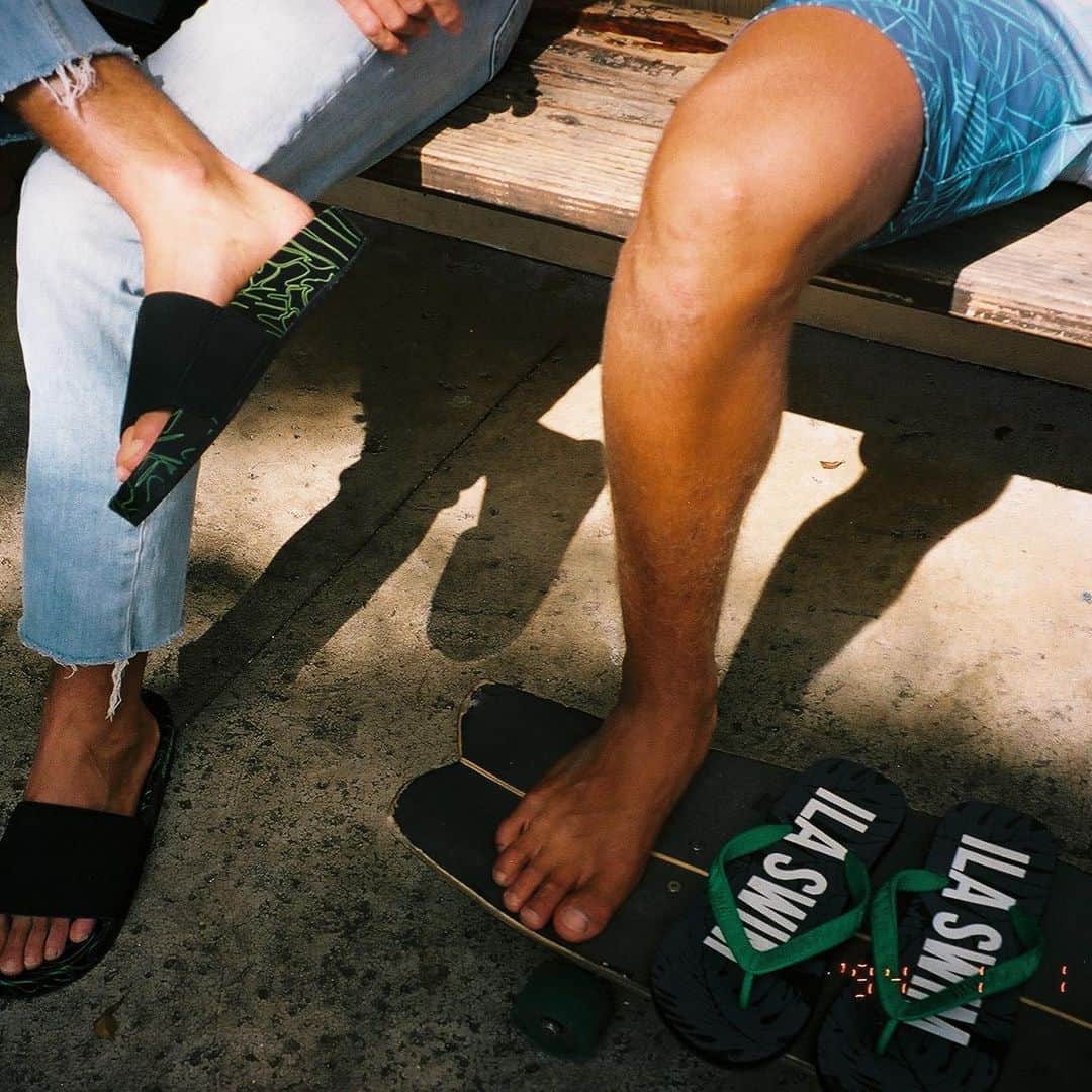 エビアン・クーのインスタグラム：「How do you like the slippers？Get yours NOW at @sigzanedesigns Don’t forget full collection out to you all on @livehayn & @shop_ila_swim TOMORROW:)  コラボコレクションは 明日オンラインサイトで 買えるようになるよ！」