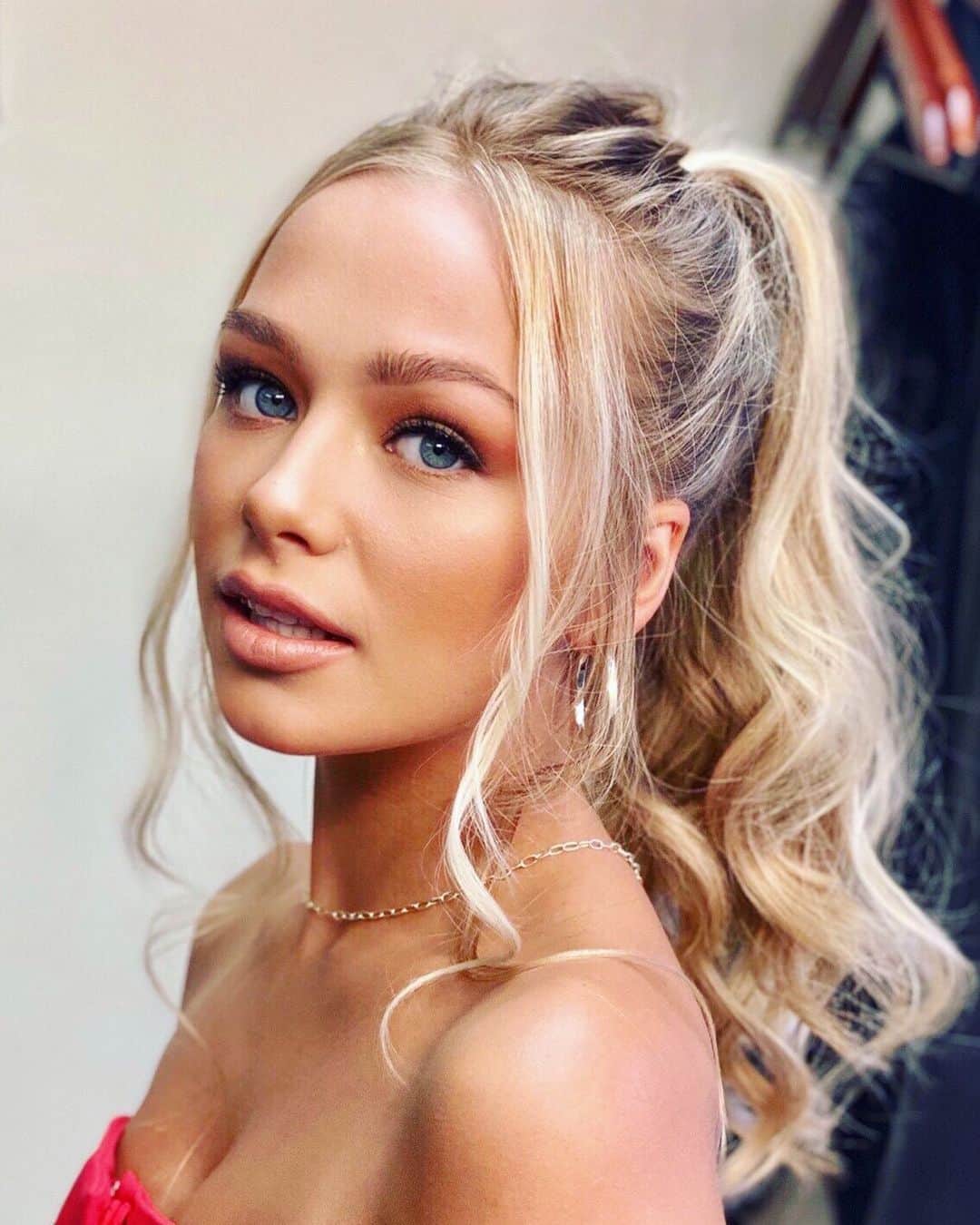 コニー・タルボットのインスタグラム：「Never been so glam in my life 🥂」