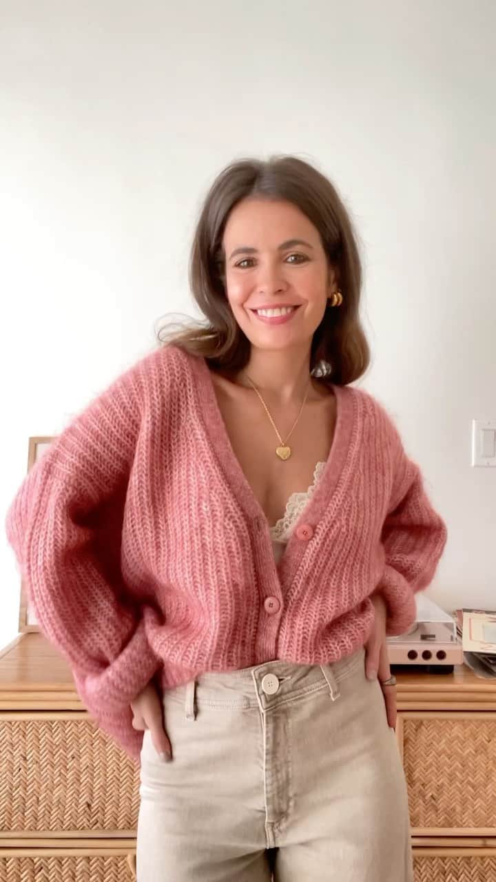 Collage Vintageのインスタグラム：「Cozy winter knitwear 🧶 @sezane #sezane #sezanelovers #winterfashion Link in bio to shop them.」