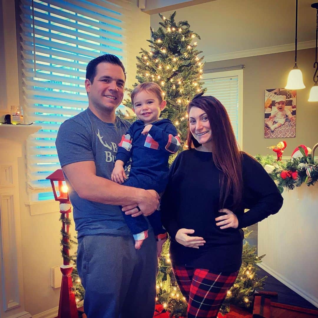 ディーナ・ニコール・コルテーゼのインスタグラム：「I hope everyone has a happy thanksgiving 🦃🤎.. if there’s one thing this year taught me it’s how  thankful I am for my family.. our families health and the love and blessings that surround us all ❤️ Im so thankful for my amazing husband and my sweet boy CJ..you two are my everything ..I’m also incredibly thankful for the little man growing in my belly .. baby buckner #2 💙💙   I hope everyone is having a healthy and blessed day everyone 🥰」