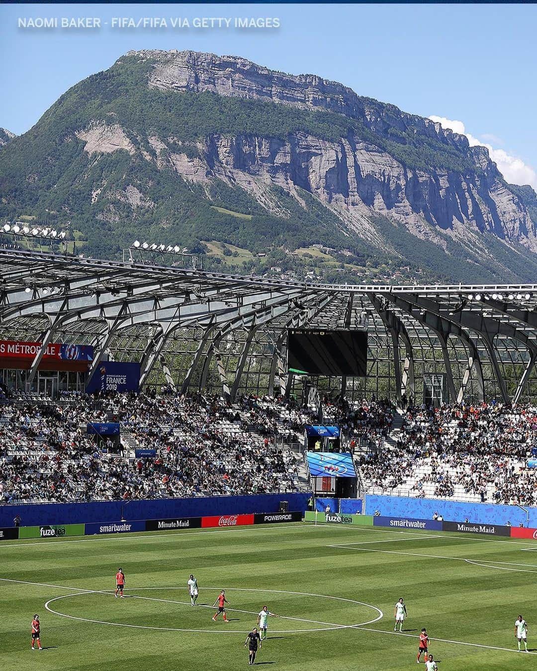 スポーツセンターさんのインスタグラム写真 - (スポーツセンターInstagram)「These soccer stadiums around the world have some of the most incredible views. 🙌 (via @aahmm)」11月27日 7時04分 - sportscenter