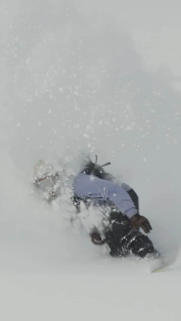 アナログクロージングのインスタグラム：「Always thankful for this feeling ❄️  @mikkel_bang  @annagassersnow  @travelindan  #BurtonOneWorld」