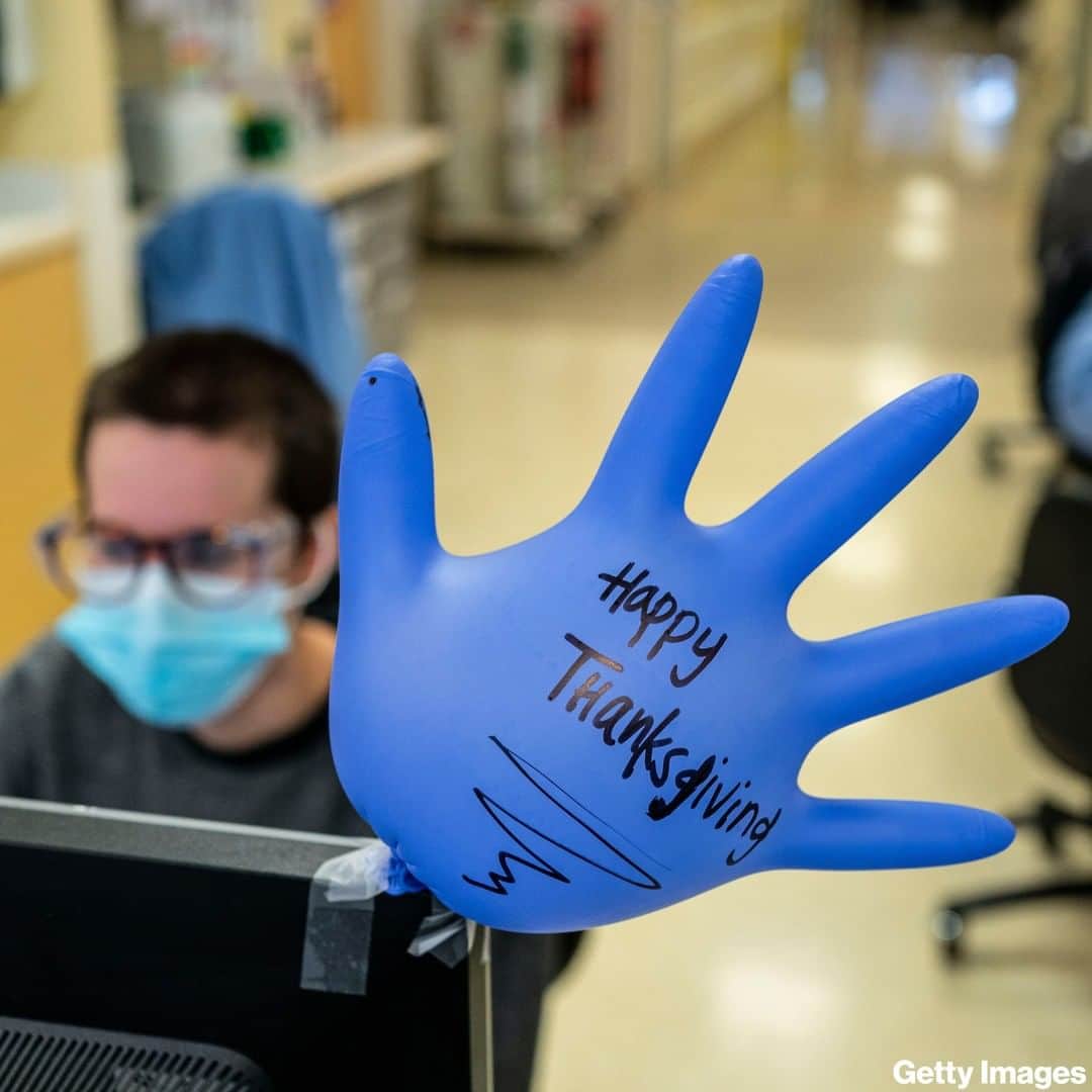 ABC Newsさんのインスタグラム写真 - (ABC NewsInstagram)「Staff in the trauma surgery ICU at Harborview Medical Center in Seattle found a creative way to decorate for Thanksgiving.」11月27日 7時06分 - abcnews