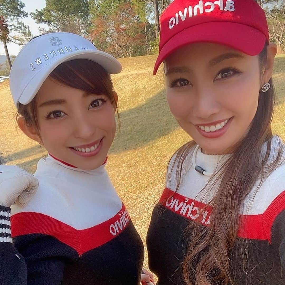 yurieさんのインスタグラム写真 - (yurieInstagram)「おはようございます😃☀  今日はこの可愛い子ちゃんとゴルフ☺️⛳️ @rinrikagolf   この日は @archivio.official_online でリンクコーデ☺️✨  一週間ぶりのゴルフ🏌️‍♀️ たっのしみー❤️  #ゴルフウェア  #archivio #アルチビオ　#アルチビオコーデ　#ゴルフウェア　#可愛いゴルフウェア　#ゴルフスイング  #笑顔　#smile #ゴルジョモ　#アルチビオ  #ゴートゥグリーン　#gotogreen」11月27日 7時16分 - yurie808golf