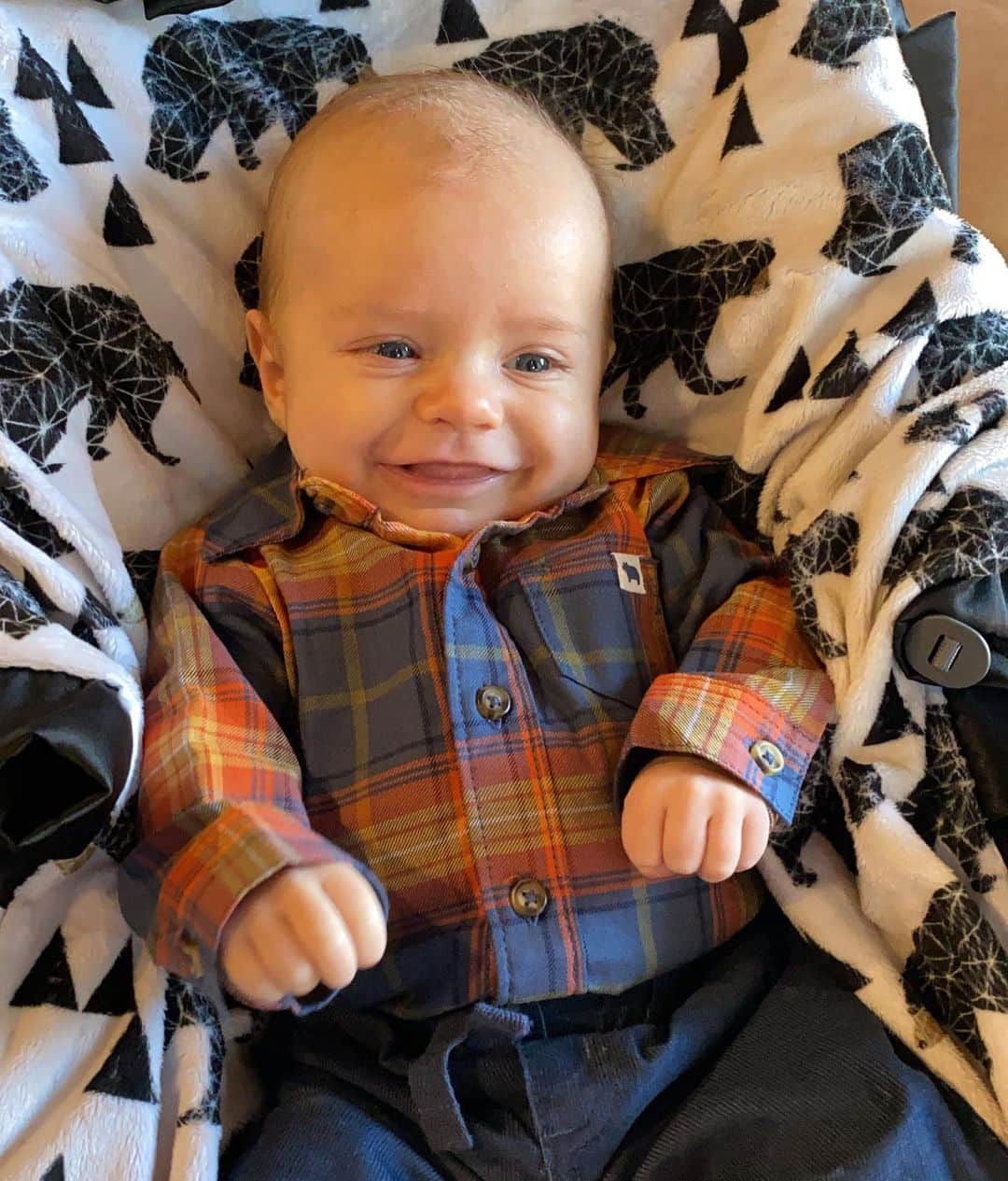 ケン・ロックゼンのインスタグラム：「Thank you for my healthy family 🙏🏼」
