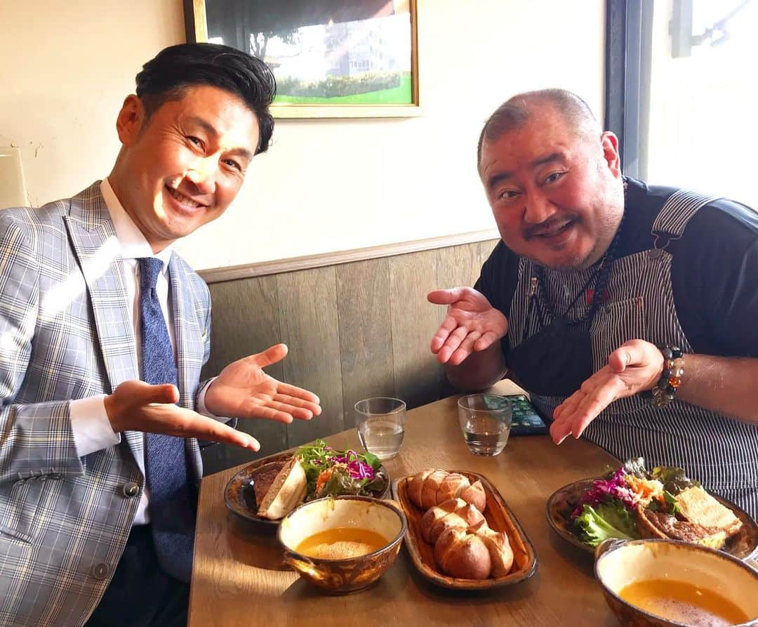 下山英哉さんのインスタグラム写真 - (下山英哉Instagram)「芋さんと カフェランチ^_^  芋洗坂係長が またまた来鹿！ いつ会ってもホッコリ😊  #芋洗坂係長 #芋さん #カフェランチ #スイーツまで #ヒカルヤ #kagoshima」11月27日 7時57分 - shimoyama.hideya