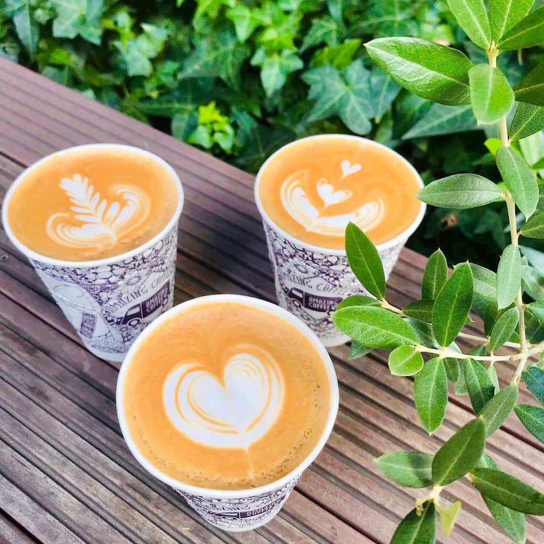 のインスタグラム：「. 🌱🍀AMAZING COFFEE OSAKA SOUTH SIDE🍀🌱 . 段々と冬を感じる季節となってきましたね❄✨ そんな時に、心も身体も温まるホットドリンクはいかがでしょうか🤔💭 . スチームミルクがお口にふわっと、あなたを包み込みます…🤤✨ . #AMAZINGCOFFEE #AMeCO #アメコ #Coffee #OSAKASOUTHSIDE #OSAKA #Latte #Latteart #Cafelatte #大阪 #大阪カフェ #堀江カフェ」