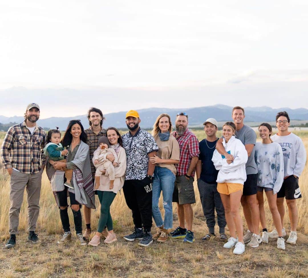 コリー・ロバートソンのインスタグラム：「Super Thankful 🍁When I make my list of what I’m thankful for these people are at the top of my list. Thanksgiving love from our fam to yours 🧡」