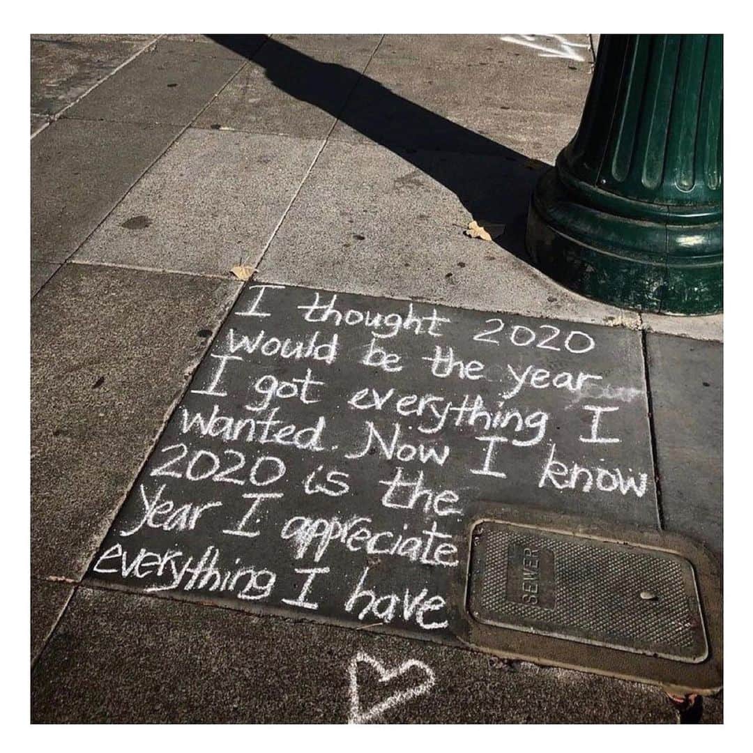 のインスタグラム：「Reminder from my heart to yours, to stay fully present in Gratitude on this day of giving THANKS. Where I could feel lack or emptiness, instead I see the blessings more clearly now.  #GivingThanks」