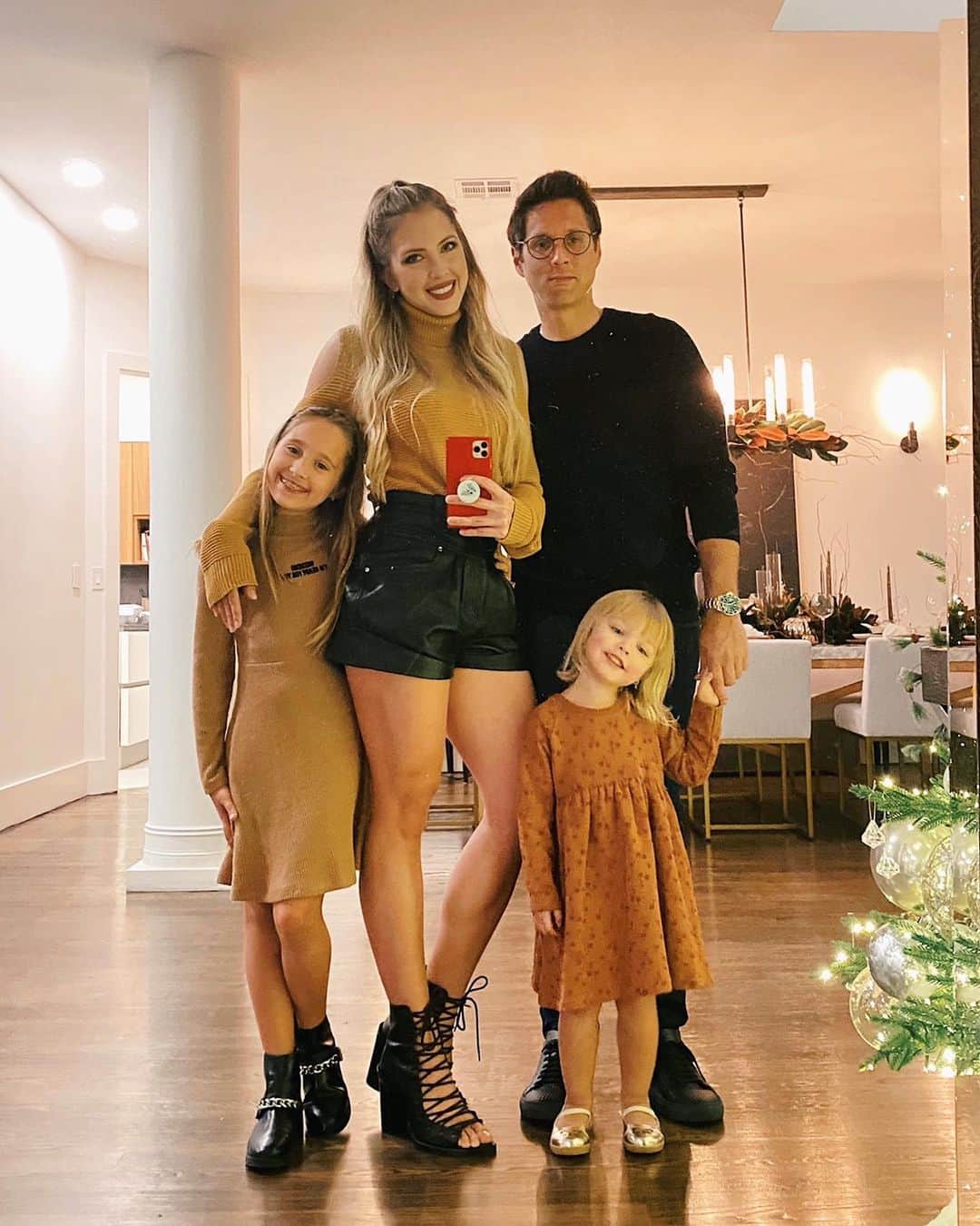 Sascha Barbozaのインスタグラム：「Por ellos doy gracias todos los días! ✨ #happythanksgivingday」