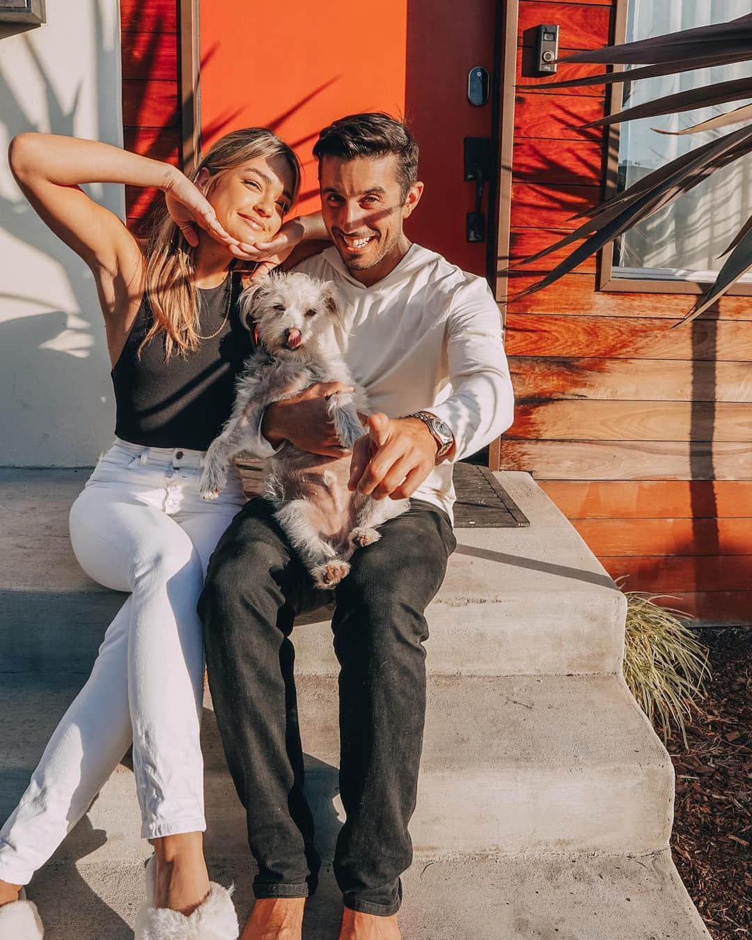 ヴェール・ゲンタのインスタグラム：「We moved into our first lovely little home together this week and hosted our first Thanksgiving. A lot of change and hectic times but I can’t express how grateful I am today and every day. This year has been a lot to say the least, but ending it with so much love and thanking this guy for helping me get through life. Helping me get through the good days and the bad days. I have the best boys!!!! Hoping everybody is feeling loved and spending it happy and healthy 🦃🤍 Time to eat!」