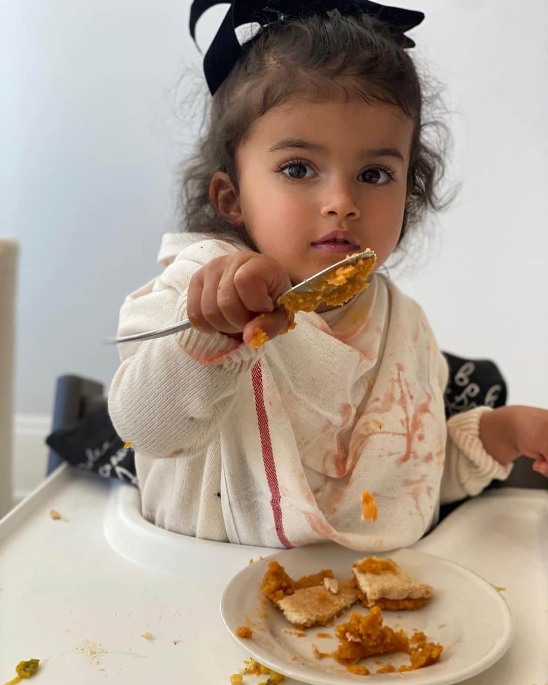 リリー・ガリーチのインスタグラム：「You are my sun, my moon, and all my stars. I am so grateful to be your mommy ❤️ - I will never get tired of watching you ruin your and mommy’s designer clothes lol」