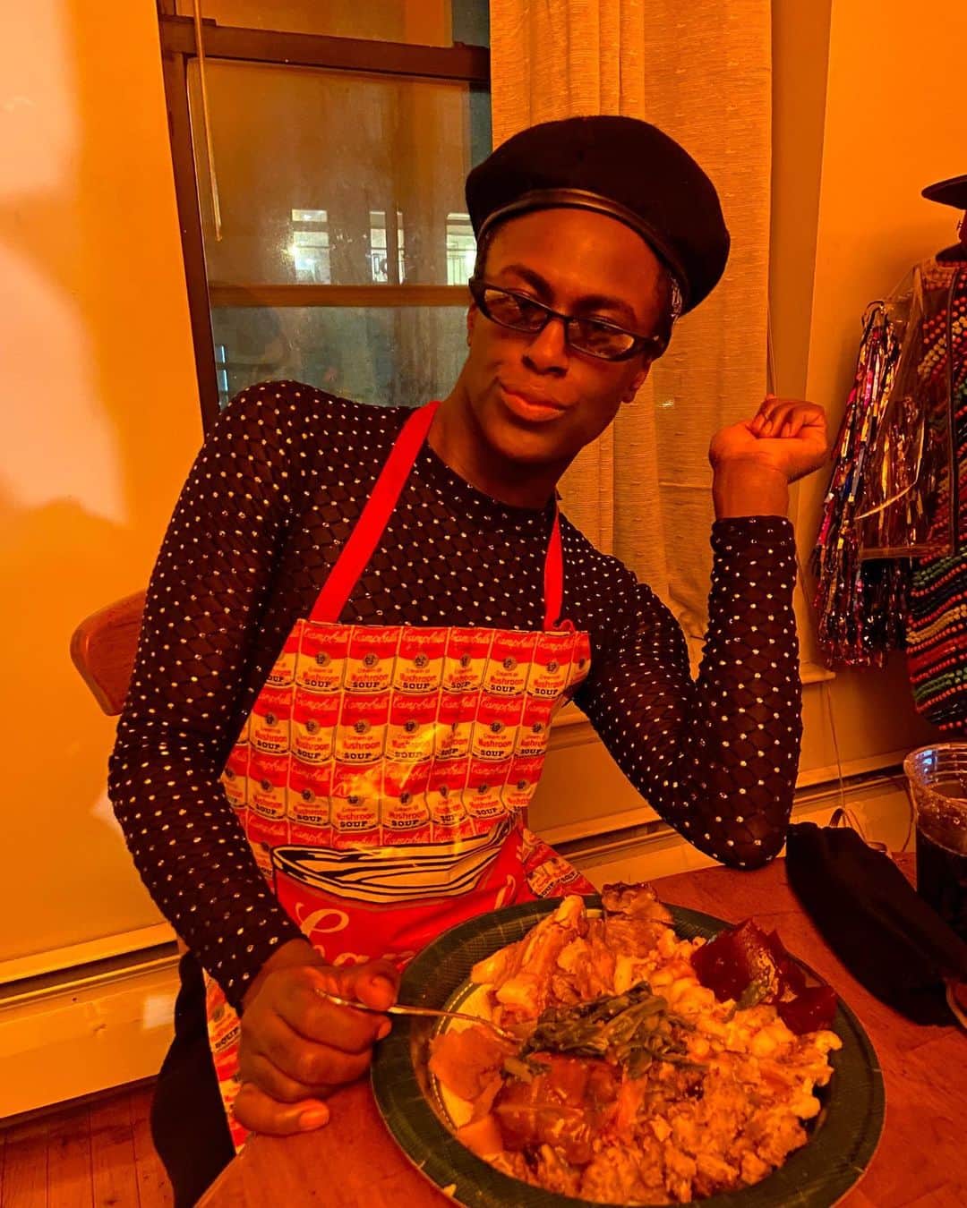 JONTE’のインスタグラム：「Happy thanksgiving ❤️   wearing my @katgraham x @fostergrant shades」