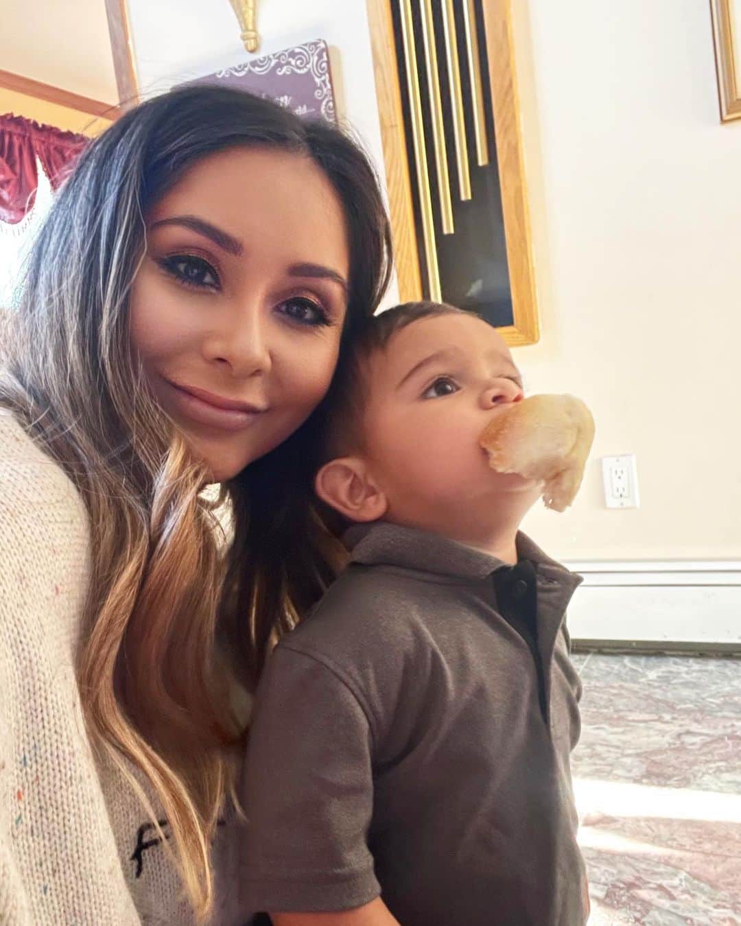 ニコール・ ポリッツィのインスタグラム：「Same baby, same. #stuffed #cantmove」