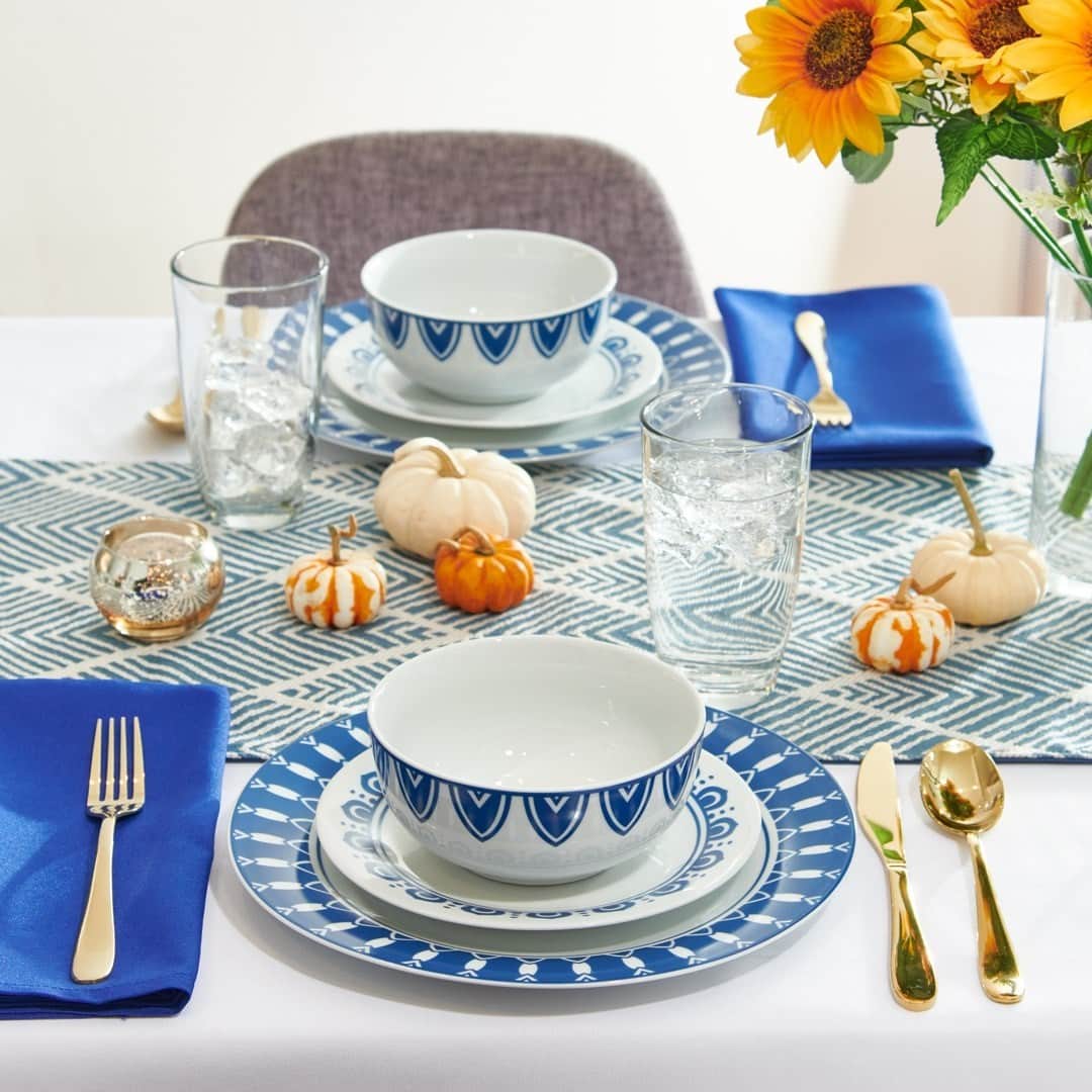 Wal-Mart Stores, Incのインスタグラム：「Traditions make Thanksgiving everything it is. For us, a charming tablescape ignites the excitement of the holiday every year. Whatever traditions you love, we hope you’re enjoying them today. Happy Thanksgiving. 🦃」