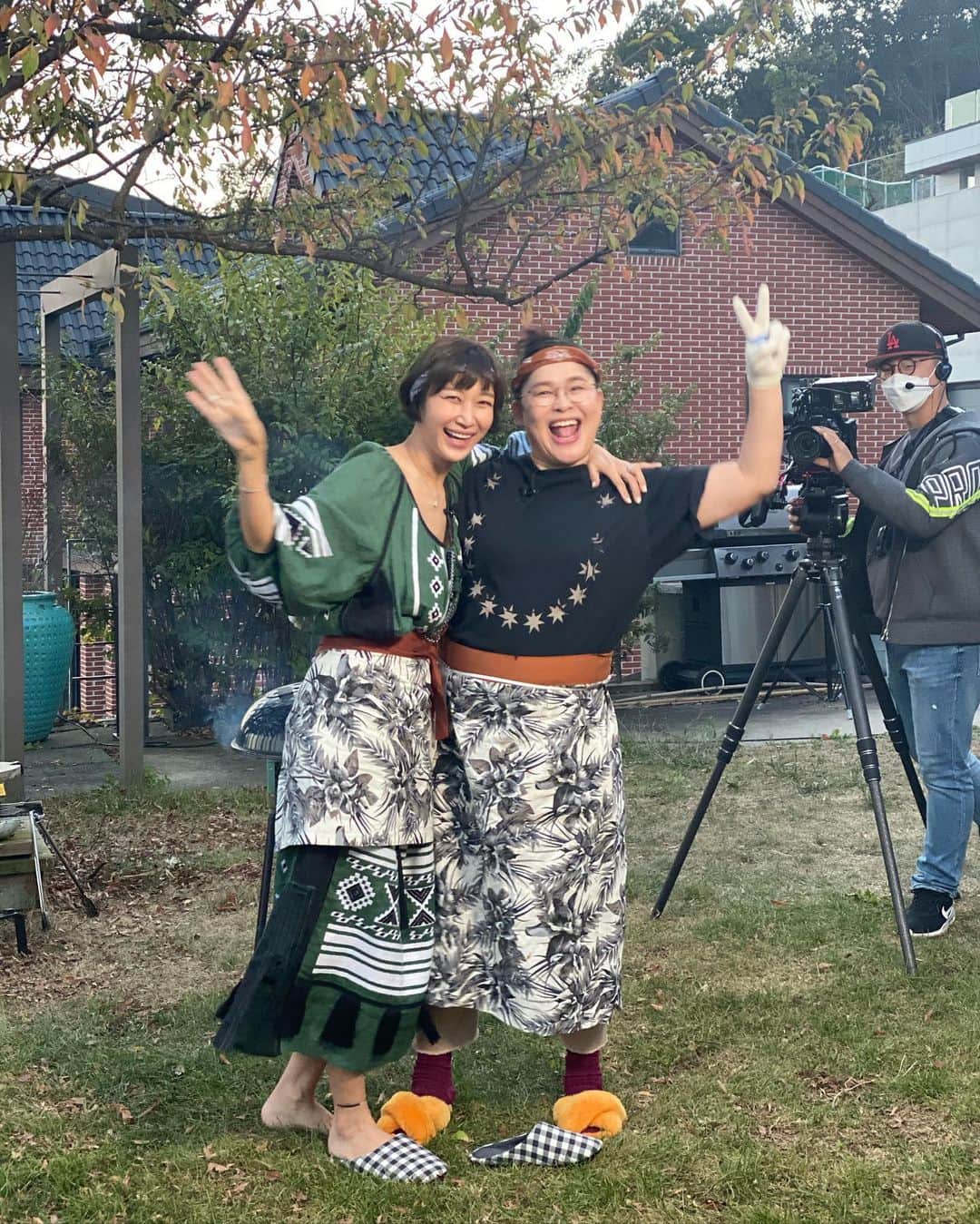 ピョン･ジョンスさんのインスタグラム写真 - (ピョン･ジョンスInstagram)「지난주 결방으로 오늘은 보세요 #편스토랑- 신메뉴계발 몇달전이지만 우리집에 음식냄새 가득한 날이었지 ! #이영자 #변정수  뭐든 적극적이고 우린 긍정적이야 ! 9:30 만나용!」11月27日 9時09分 - hoyatoya