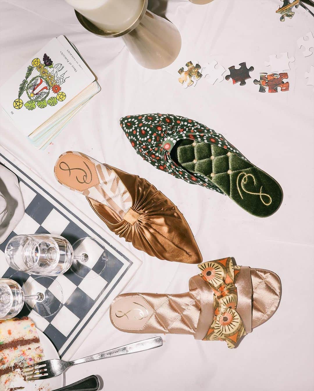 サムエデルマンのインスタグラム：「One more thing to be thankful for... INTRODUCING SLIPPERS,  Our most comfortable collection yet.   See our story for more info.  Shop the full collection at SamEdelman.com  #SamEdelman #Holiday2020 #SlipIntoSam」