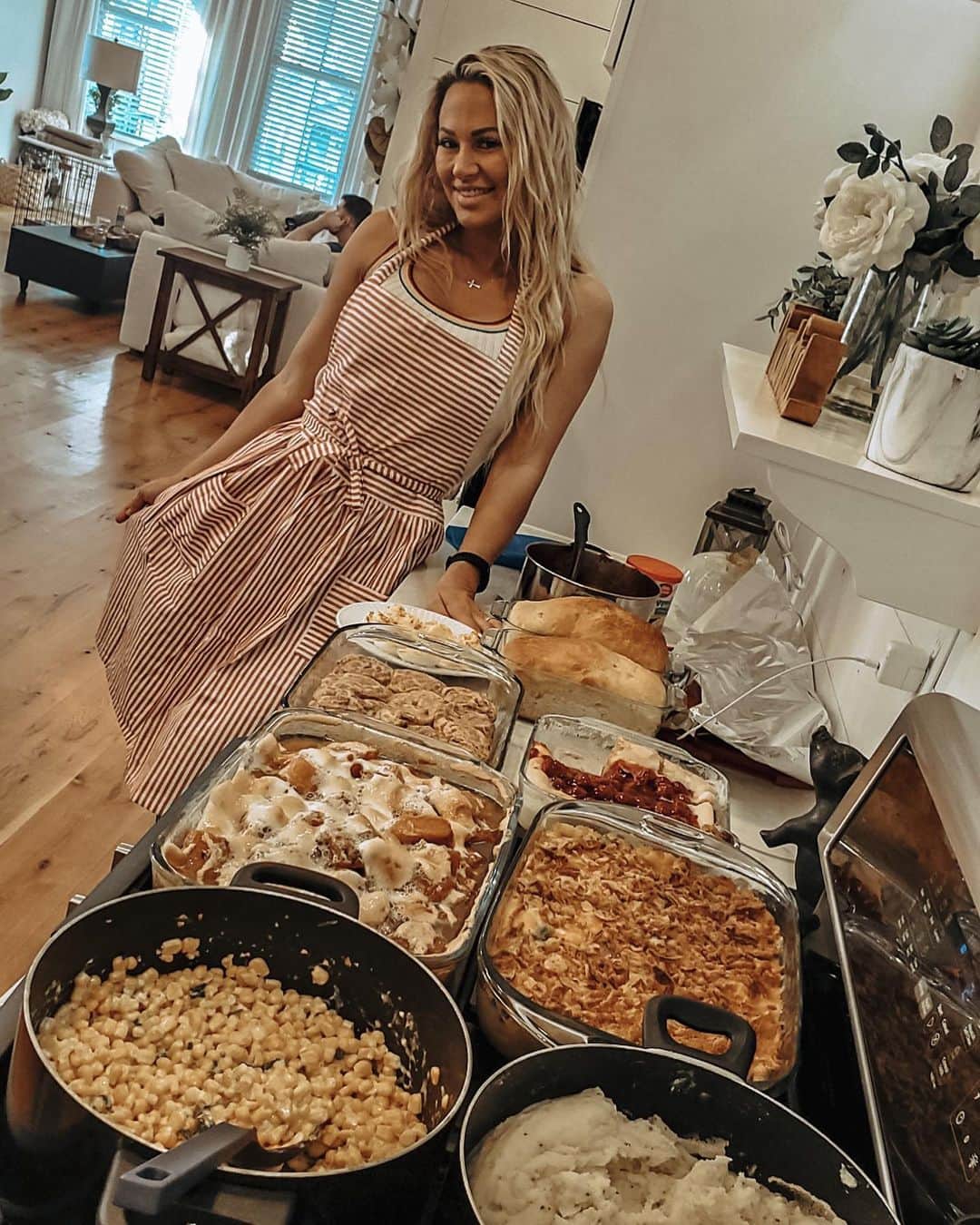 Kindly Myersのインスタグラム：「Happy thanksgiving!」