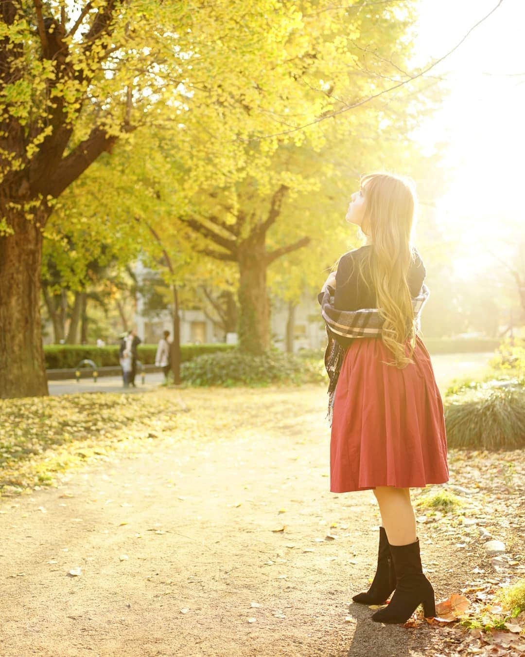 大河まりあのインスタグラム：「. . 季節に逆らい思い続けて 今もあなたを好きなままよ . . #いちょう並木 といえば#aiko の#えりあし を思い出してしまう。 #紅葉 #いちょう #秋 #秋ポートレート #autumn #日比谷公園   #followme #tfl #instagood #instalike #kawaii #photography #モデル #インスタグラビア #大河まりあ  #Lovers_Nippon_Portrait #good_portraits_world #portrait #写真好きな人と繋がりたい #ポートレート #ポトレ #ポートレート撮影 #被写体モデル」
