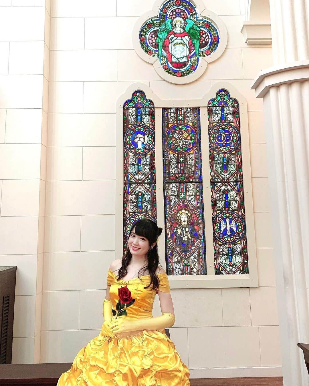 浅井麻里さんのインスタグラム写真 - (浅井麻里Instagram)「💛🥀💛﻿ ﻿ ステンドグラス×ベルドレス✨﻿ ﻿ 美女と野獣の雰囲気にぴったり❤️😍﻿ ﻿ ディズニーランドで販売してる美女と野獣の﻿ ポップコーンバケットもステンドグラスの﻿ デザインだしね✨🥀﻿ ﻿ カサ・デ・アンジェラ青山さんで﻿ 撮影していただいたベル写真も﻿ 素敵なのがたくさんなので、﻿ ちょこちょこアップします💕🤣﻿ ﻿ ﻿ #カサデアンジェラ青山#結婚式場#披露宴会場#ベルドレス#ベル仮装#撮影#ドレス#美女と野獣#beautyandbeast#wedding_mari」11月27日 21時01分 - mari_asai_625