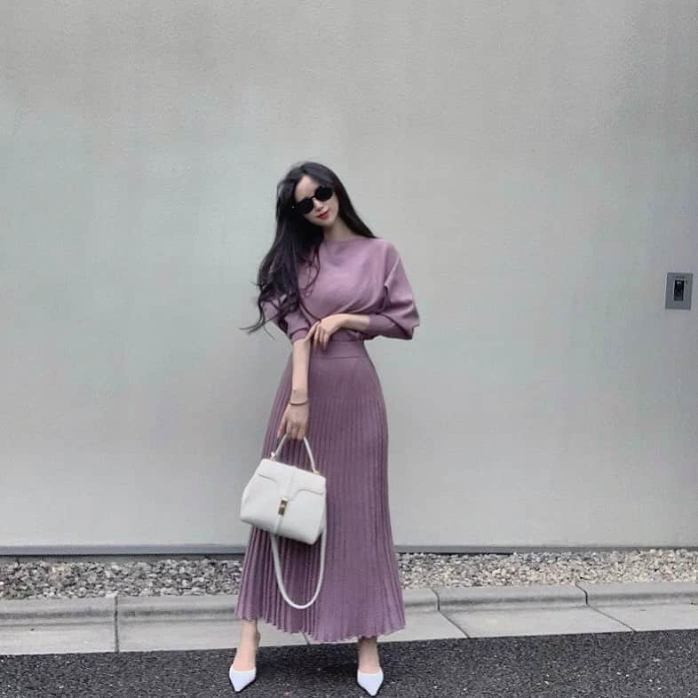 natsu_772のインスタグラム：「ootd credit🏷  set up #fifth bag #celine sunglasses#128pm heel #korea  SET UPラベンダーカラーが 新鮮で可愛い♡  @fifth_storeから max60%オフクーポンでてたよ♡  #fifth #fifthtl #フィフス #ドルマンニットフレアスカートセットアップ　 #トレンド @fifth_store」