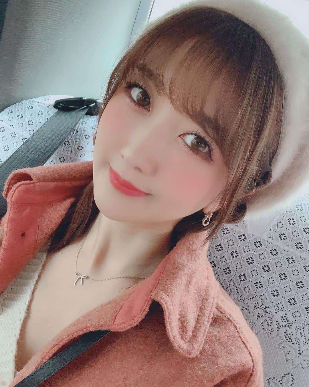 のインスタグラム：「みんなクリスマスは何するの？😊 私ね、スケジュールがね、、 25日だけ空いてるの🥺🥺 #xmas #christmas #クリスマス」