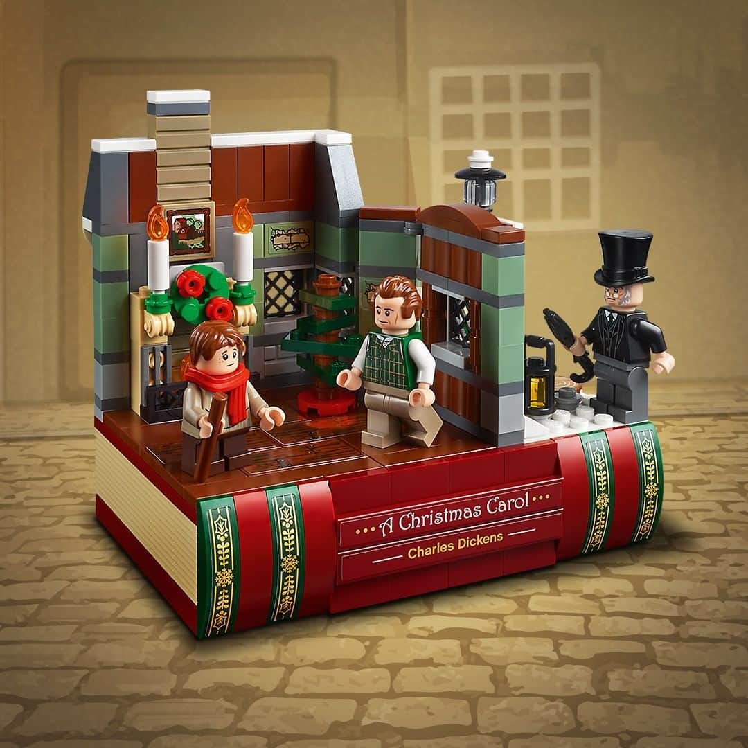 LEGOさんのインスタグラム写真 - (LEGOInstagram)「Celebrate the universe of Charles Dickens through this LEGO interpretation of the iconic story, A Christmas Carol 📖 ✨ Available as a gift with purchase for a limited time only!  #LEGO #Holiday」11月27日 21時00分 - lego