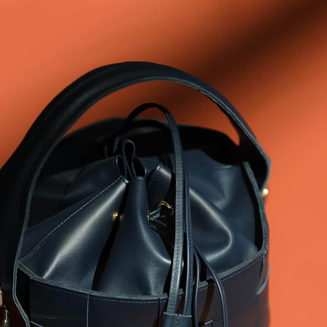 ブリーのインスタグラム：「Don´t forget to buy responsibly - yes, it is black friday and yes, we have some great deals on selected bags, but we can still choose carefully what to purchase.  . . .  #breesince1970 #madetomakeadifference #autumnwinter2020 #handbags #leatherbags #purequality #purefashion #sustainablefashion」