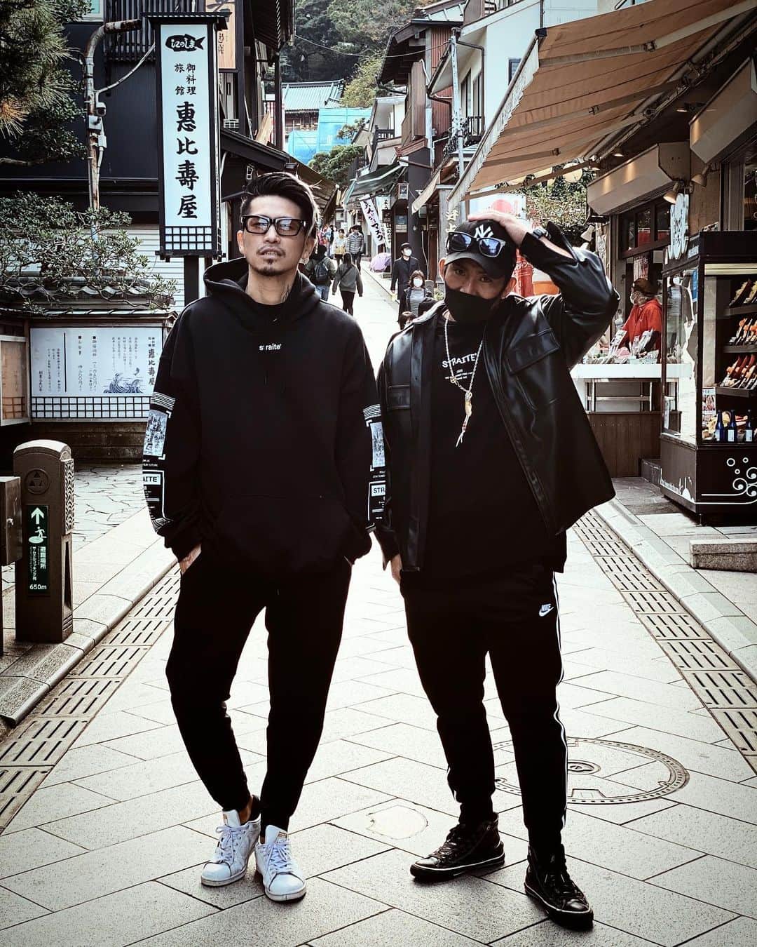 DJ ACEのインスタグラム：「🍡 #WalkAround #冬の江ノ島も悪くない #雨神とわたし #WithRainBringer☔️」