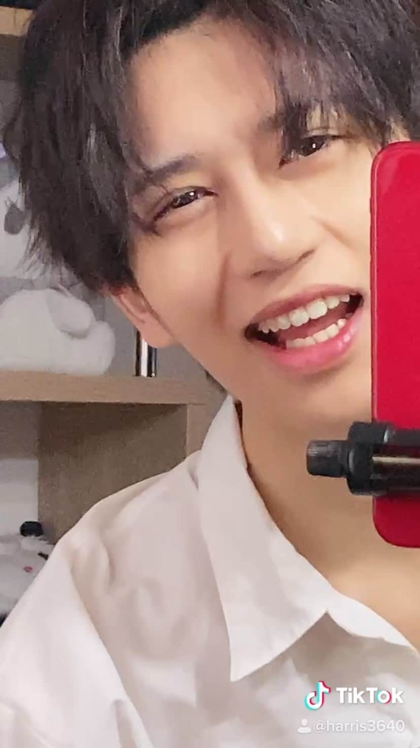 ハリスのインスタグラム：「撮影後、喉が悲鳴上げてました  #tiktok #ポンパドール #黒髪 #自撮り #美男美女と繋がりたい #サロンモデル #被写体モデル #雰囲気 #雰囲気好きな人いいね #いいね」