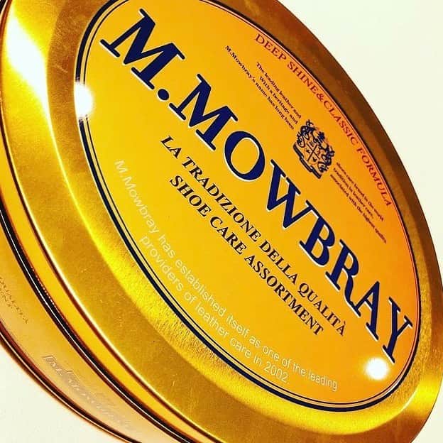 のインスタグラム：「一連のケアアイテムが揃っている「M.MOWBRAY セントウィリアムセット」は、ちょっとしたギフトにぴったり。 なにかとギフトを送る機会が増えるこれからのシーズン。 ギフトにいかがでしょうか？  ーーーーーーーーーー  M.MOWBRAY セントウィリアムセット ¥4,070(税込)﻿ ﻿ ▼ ▼ ▼﻿ ﻿ #MMOWBAY #mmowbray #shoecare #shoshine #RandD #randdshoecare ﻿ #エムモゥブレィ#モゥブレィ#シューケア #シューシャイン#アールアンドデー#シューケアセット#靴磨き#ギフト#贈り物#クリスマス」