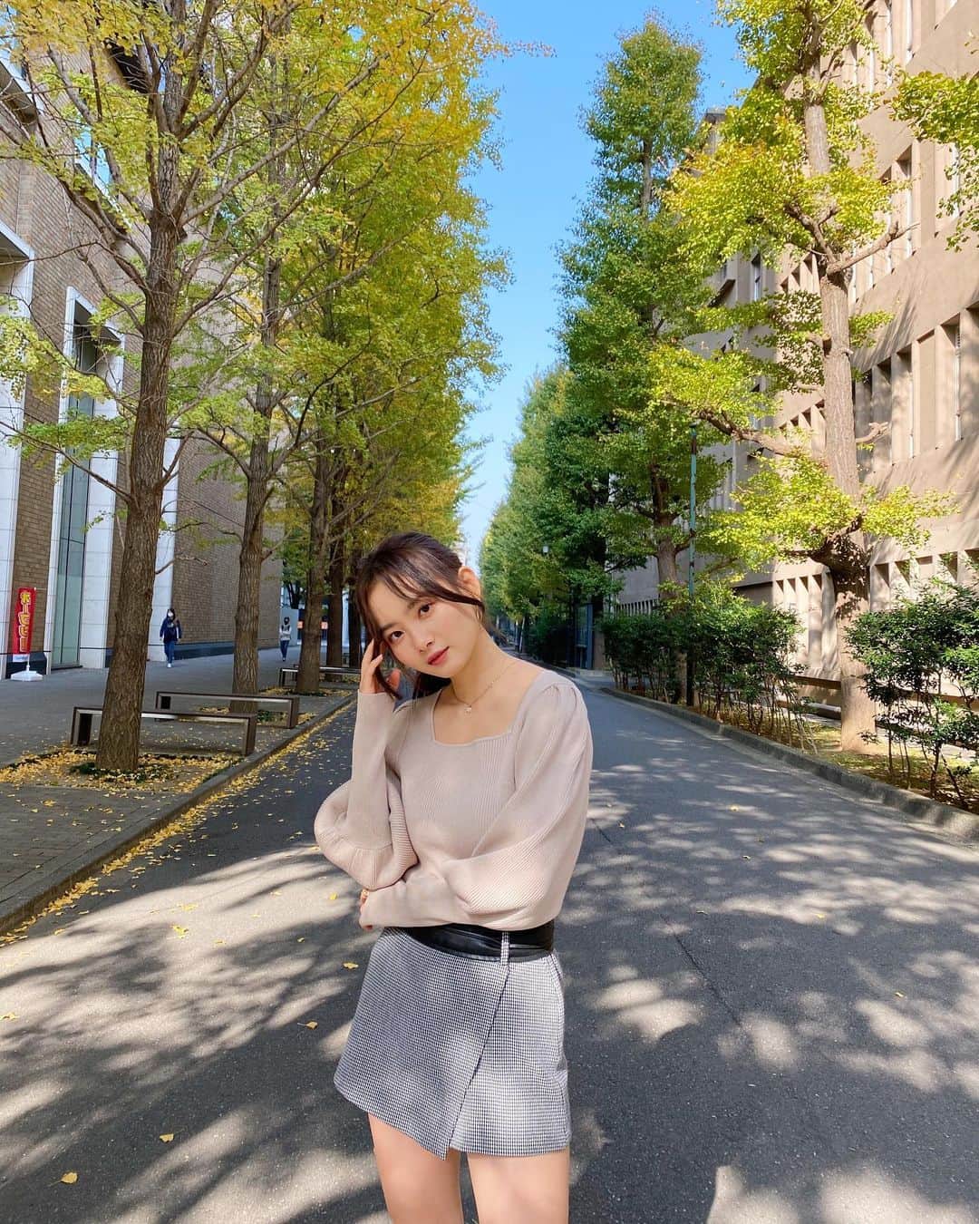青山舞莉のインスタグラム：「いつも脱毛はキレイモさん🤍  紫外線量の少なくなった秋からスタートするのがおススメらしいよ♡ お洋服はSLY🤍 @KIREIMO_OFFICIAL #KIREIMO #キレイモ #脱毛 #美容」