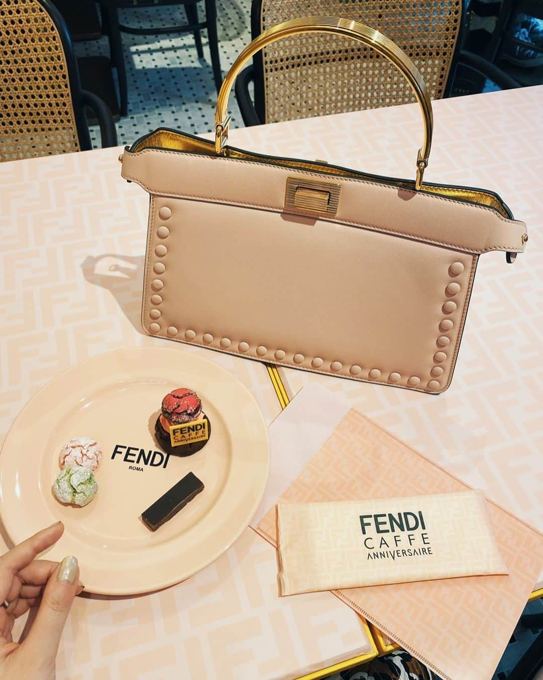 小嶋陽菜さんのインスタグラム写真 - (小嶋陽菜Instagram)「💛☕️💫 @fendi」11月27日 19時59分 - nyanchan22