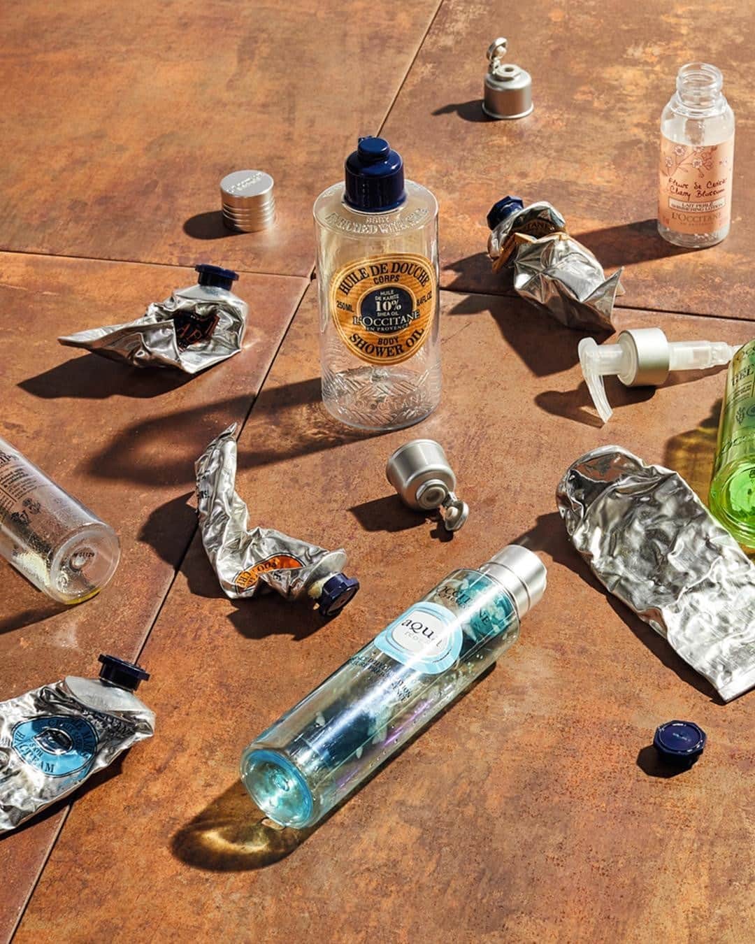 ロクシタンのインスタグラム：「Reduce, Recycle, React ♻️⁣ ⁣ “A future where plastic never becomes waste or pollution will be a big step for the Planet. Together we must make it happen” – the Ellen MacArthur Foundation for the New Plastics Economy Global Commitment Progress 2020.⁣ ⁣ We have been on a long journey towards being a more sustainable company and we’re not going to stop until we get it right. We pledge that, by 2025, 100% of our bottles will be made out of 100% recycled plastic, and 100% of our stores will offer a recycling service.⁣ ⁣ We’re sharing our goal in the hope that it will inspire others to join us in trying to do better. 💛⁣ ⁣ #ReducingWaste #recycle #2025 #goals #Loccitane #singleuseplastic #fightagainstplastic」