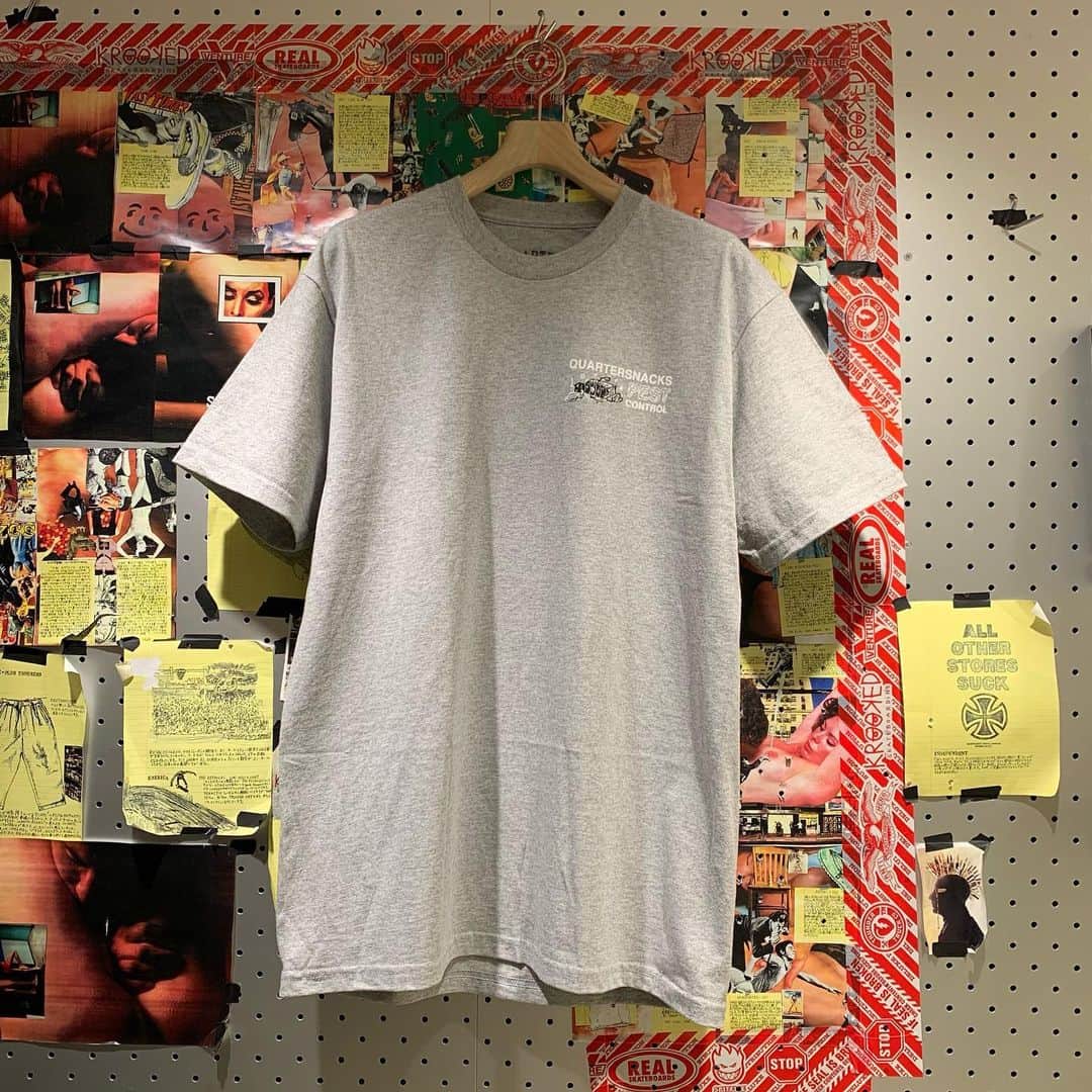 のインスタグラム：「＜QUARTER SNACKS＞ Mens  Pest Control Tee ¥5,800+TAX Item No.11-08-5652 BEAMS JAPAN 2F ☎︎03-5368-7317 @beams_japan #quartersnacks #beams #beamssurfandsk8 #beamsjapan #beamsjapan2nd Instagram for New Arrivals Blog for Recommended Items」