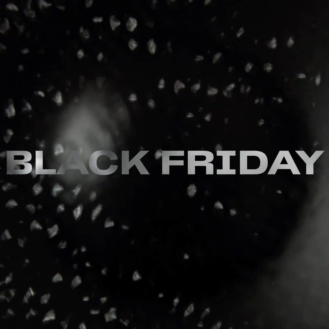 AIAIAIのインスタグラム：「It’s Black Friday!  Now is the only time of the year you get a discount on our award-winning headphones.  Shop now at aiaiai.audio!  #blackfriday」