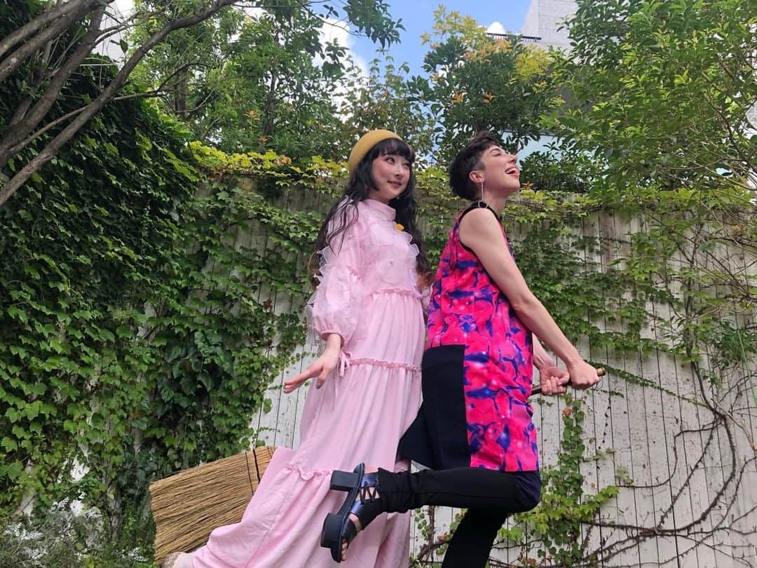 Kawaii.i Welcome to the world of Tokyo's hottest trend♡ Share KAWAII to the world!のインスタグラム：「Why are @mishajanette  and @rinrindoll  on a flying broomstick❓ Tune in to the program to find out❗   Click on the profile link for the video!! (FREE) @kawaiiiofficial  Check out Kawaii International "Clean and Kawaii: Have Fun Cleaning Up!” for more details! ↓ 06:68 Travel on a broomstick」