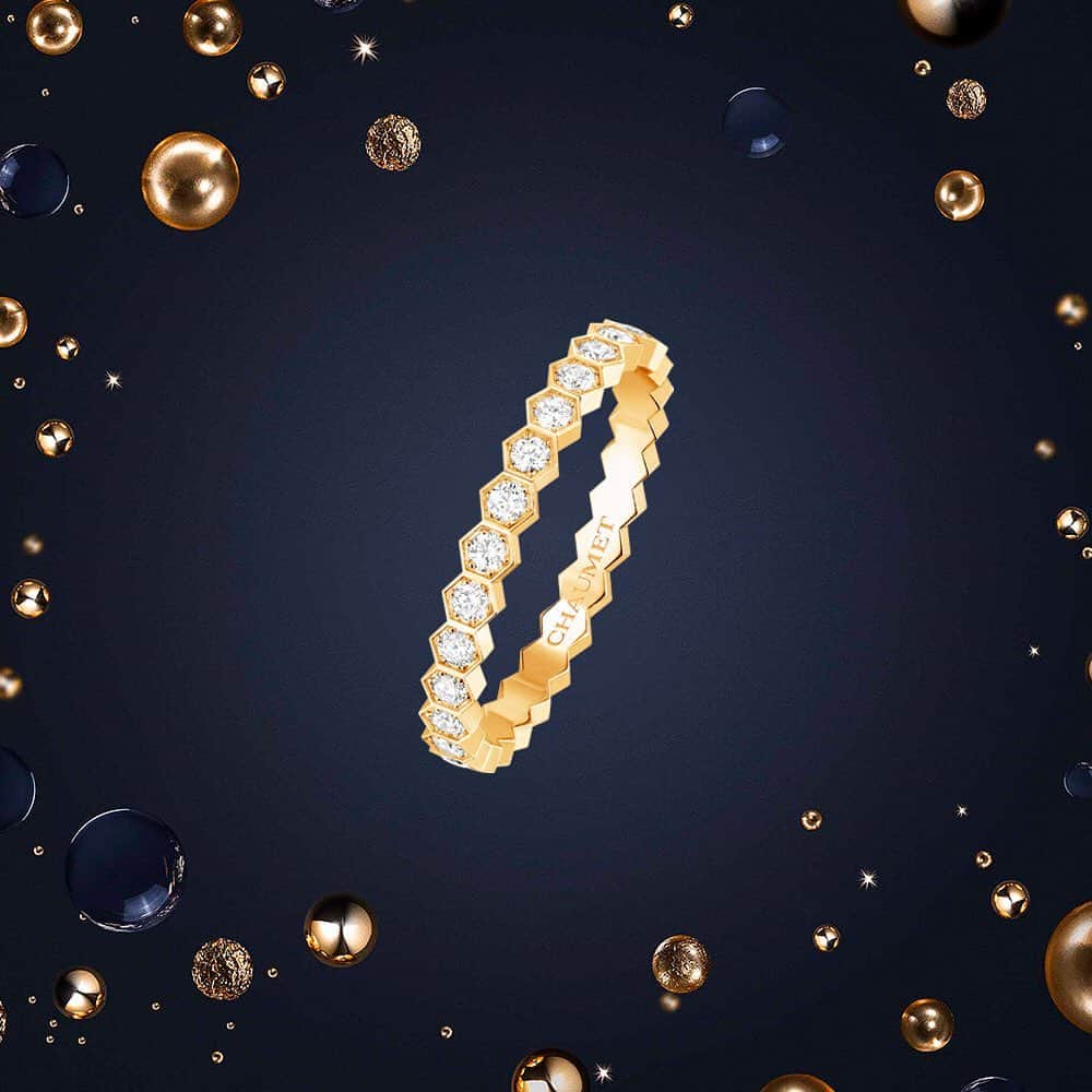 Chaumetさんのインスタグラム写真 - (ChaumetInstagram)「Discover the Bee My Love jewels worn by our ambassador @layzhang in the Maison’s latest holiday season film. A graphic and modern reinterpretation of the honeycomb, Chaumet’s iconic Bee My Love collection is the perfect meaningful gift for your loved ones or yourself. #Chaumet #ChaumetSeason #ChaumetSymbols #ChaumetWishlist #LayZhang」11月27日 20時22分 - chaumetofficial