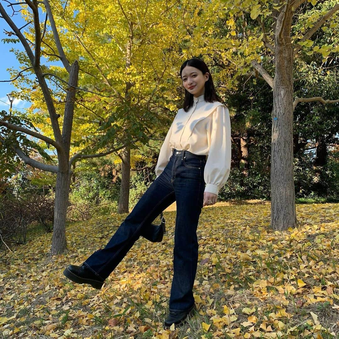 織田奈那さんのインスタグラム写真 - (織田奈那Instagram)「黄葉〜〜🍁 #髪型はロバートの秋山さん意識してるよ #背景かわゆす #プーさん出てきそうだね #うきうきおさんぽ #秋短いなぁ #秋もっと長くしてほしい」11月27日 20時23分 - odanana924