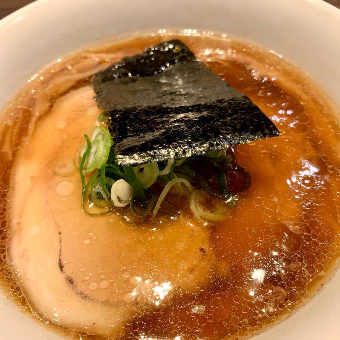 のインスタグラム：「これよ、これ‼️ これぞ、らぁめんよ‼️ #masahirotakashima #支那そばや本店  #梅山豚のチャーシュー麺  #塩わんたん麺  #佐野実さん  #戸塚  #kanagawa」