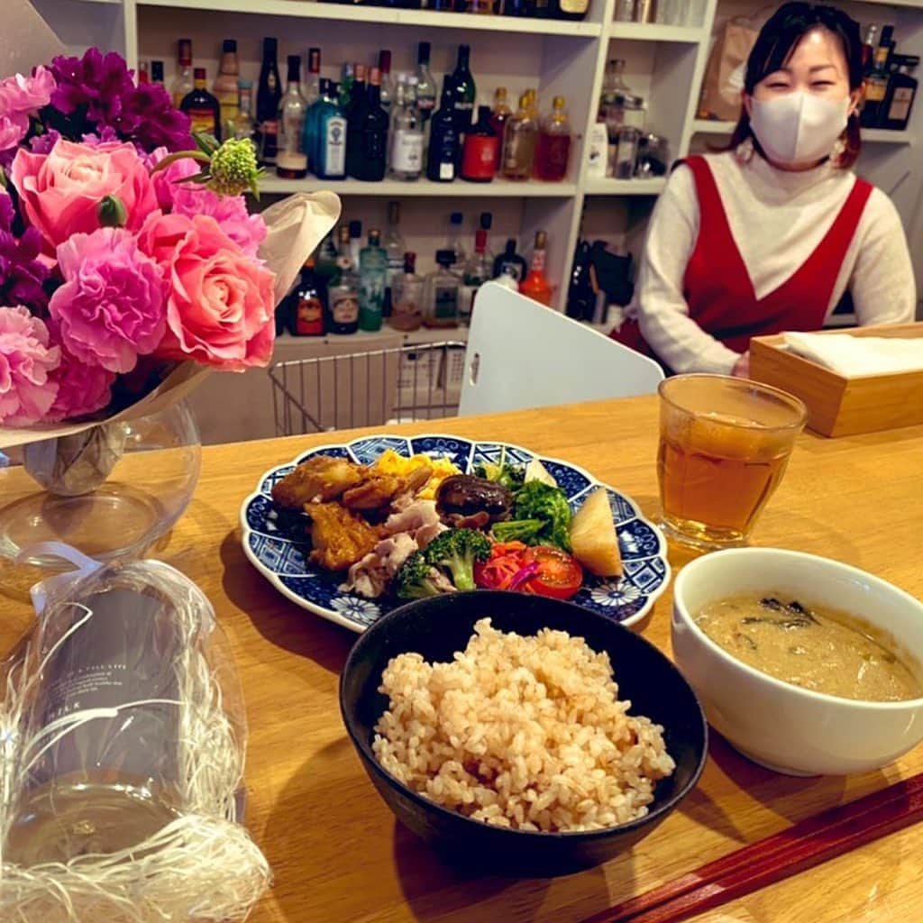 片桐千晶さんのインスタグラム写真 - (片桐千晶Instagram)「⁑ ことり食堂とのんちゃんと誕生日プレゼント💐 大好きな日本酒『新波』とケーキも✨ ありがとうー❤️ まんぷく幸せーーー😚  #ことり食堂 #新波 #日本酒 #栃木 #nippa米」11月27日 20時36分 - chiaki.katagiri333